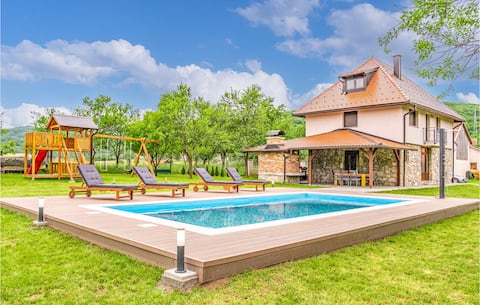 4 bedroom amazing home in Otocac