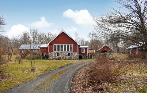 Lovely home in Vinslöv with sauna