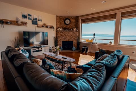 Stunning House with Views of Puget Sound!