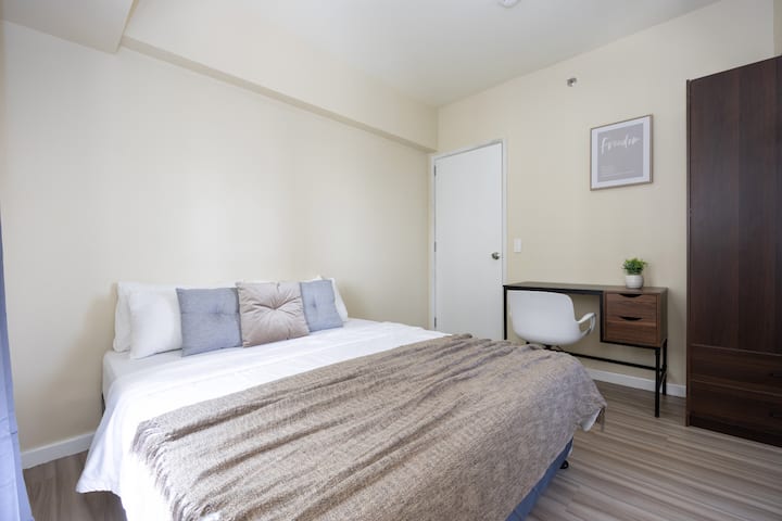 Bedroom with queen-sized bed