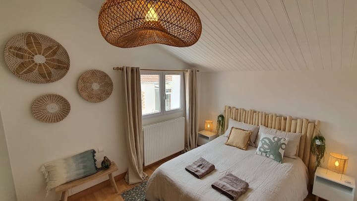 ห้องนอน 4 พร้อมเตียงควีนไซส์ 160 ซม.