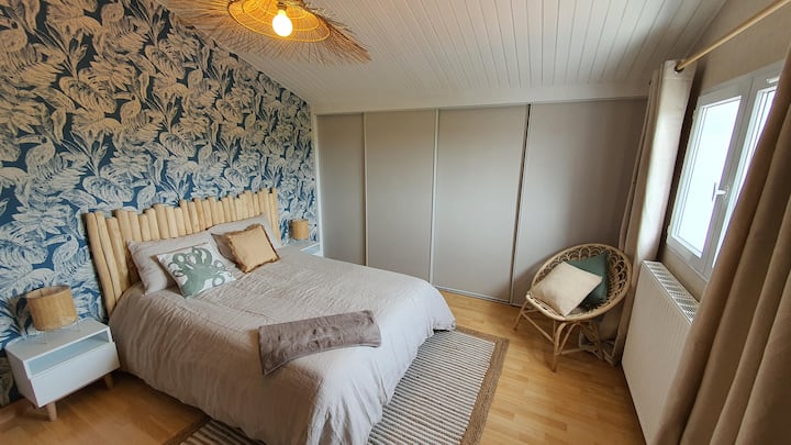 ห้องนอน 1 พร้อมเตียงควีนไซส์ 160 ซม.