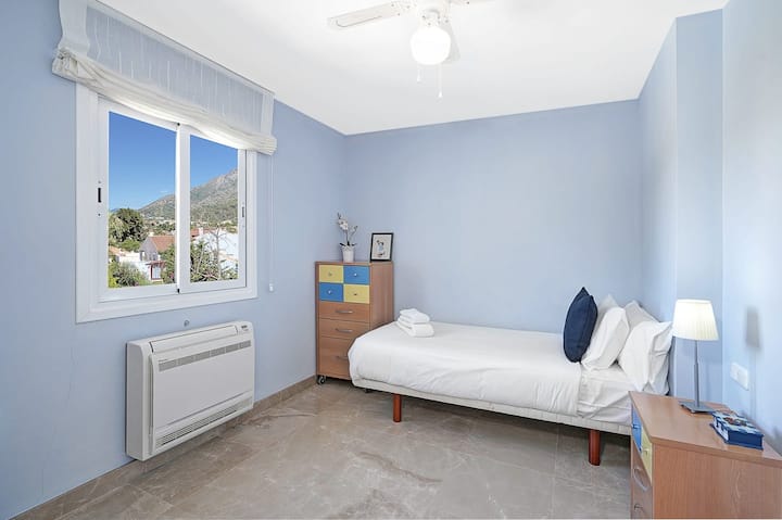 četvrta spavaća soba s pojedinačnim krevetom