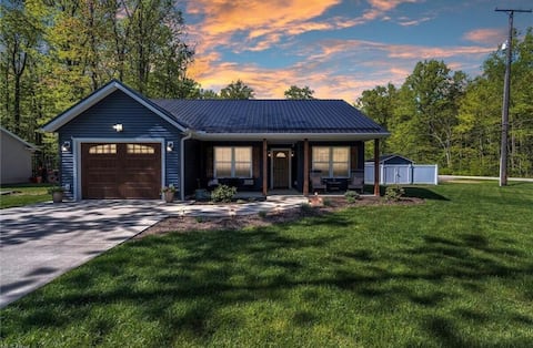 Cheerful Blue House on Geneva On The Lake