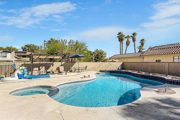 Quick access to Strip, Spacious & kid friendly! gallery image 3