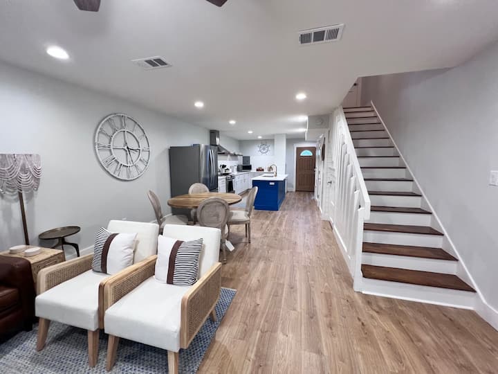 Spacious Townhouse W/ Deck, 2 King Beds & Relaxing - Destin, FL