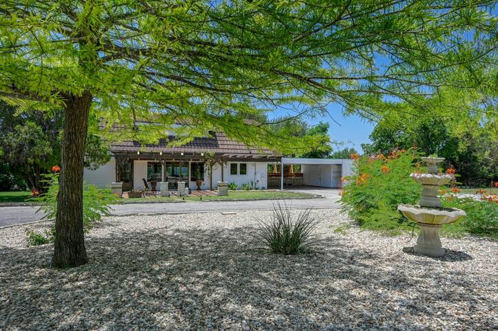 Road Runner Lodge: Pool, Disc Golf, Pet Friendly gallery image 5