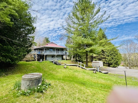 Presqu’ile 1 Acre Retreat | Fire Pit + Pool Table
