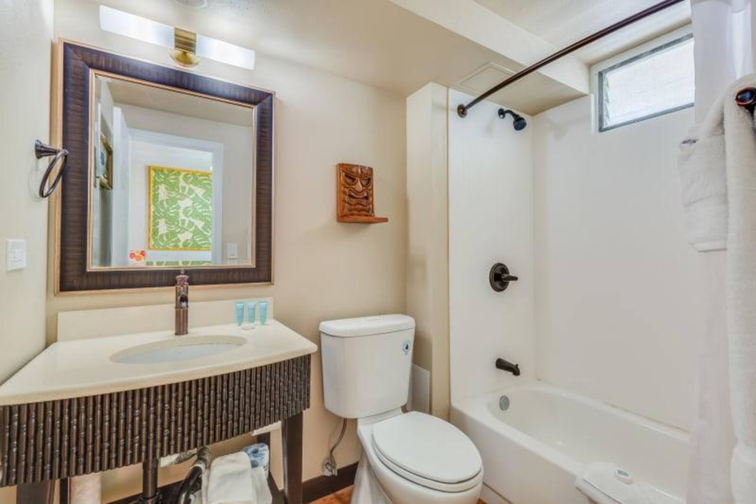 Condo in Honolulu · ★4.58 · Studio · 1 bed · 1 shared bath - Image 11