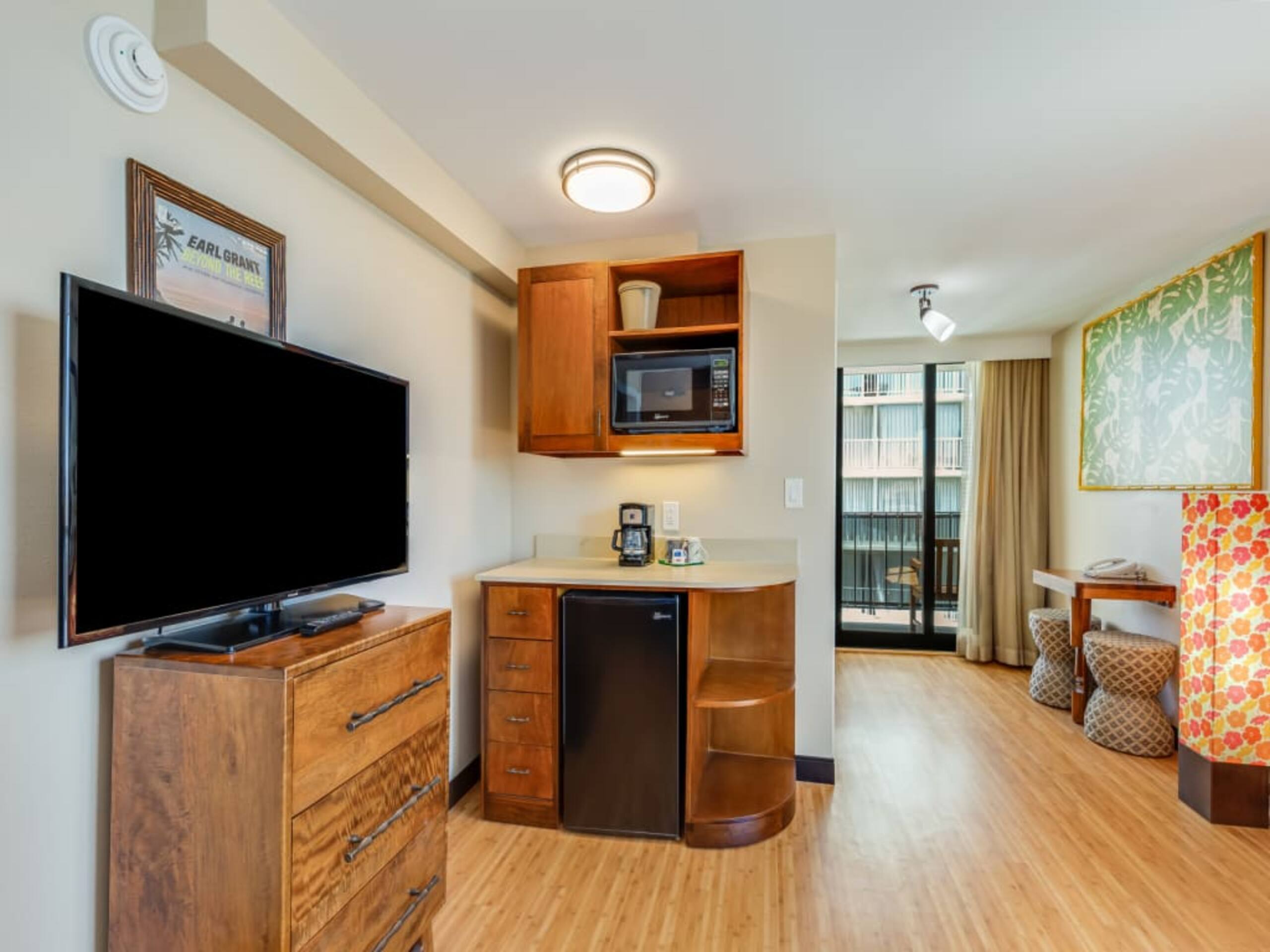 Condo in Honolulu · ★4.58 · Studio · 1 bed · 1 shared bath - Image 27