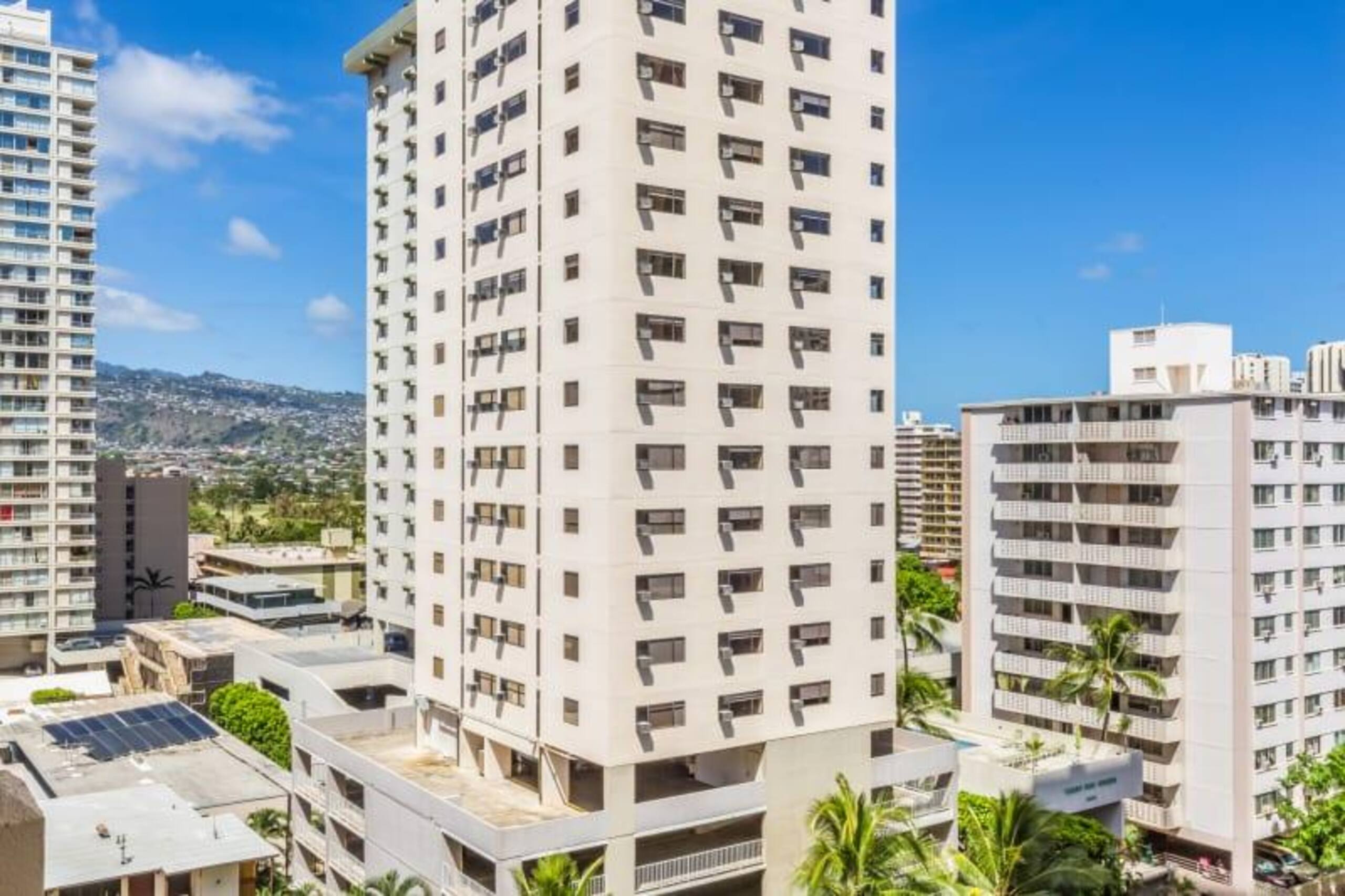 Condo in Honolulu · ★4.58 · Studio · 1 bed · 1 shared bath - Image 13