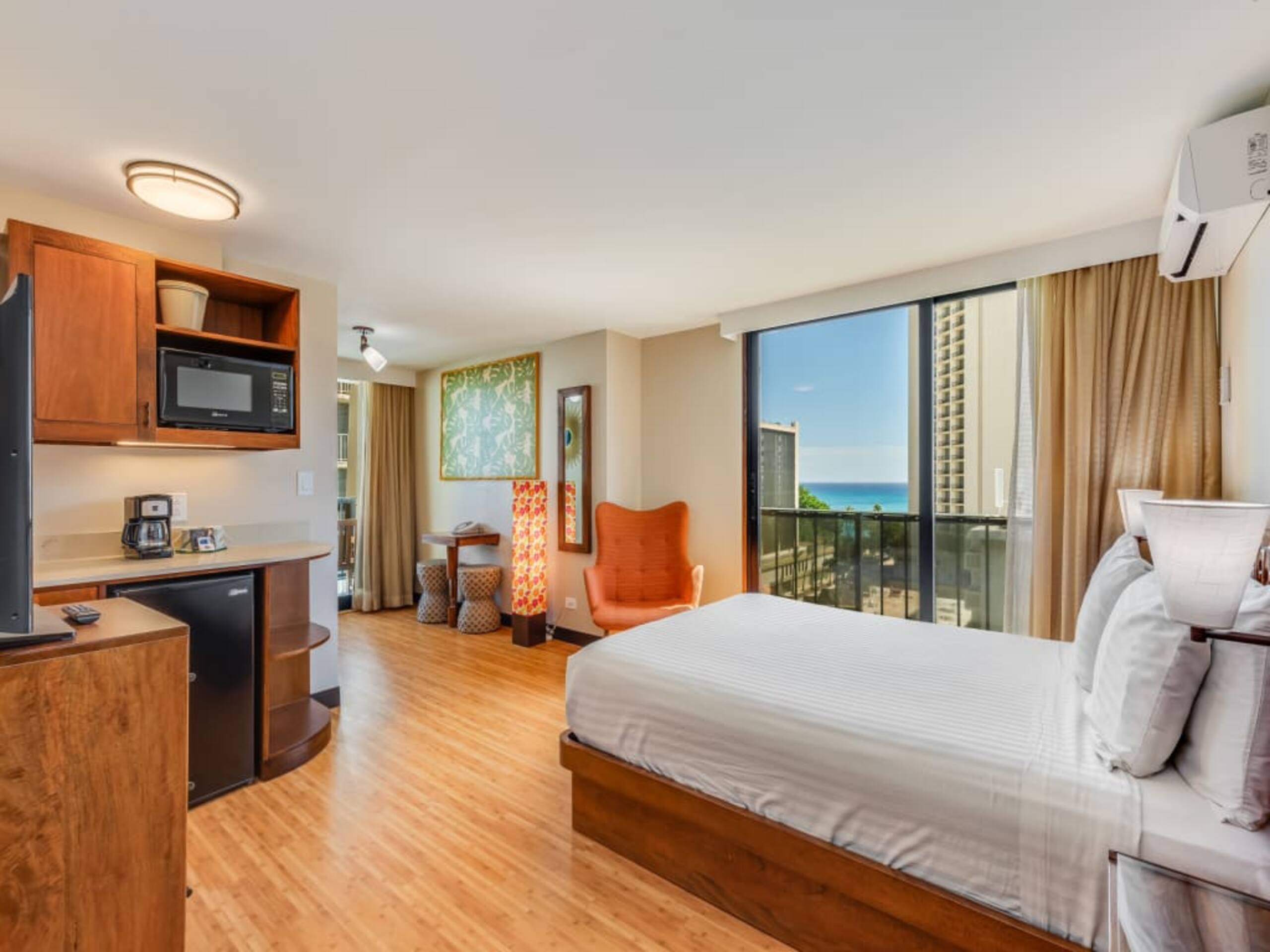 Condo in Honolulu · ★4.58 · Studio · 1 bed · 1 shared bath - Image 23