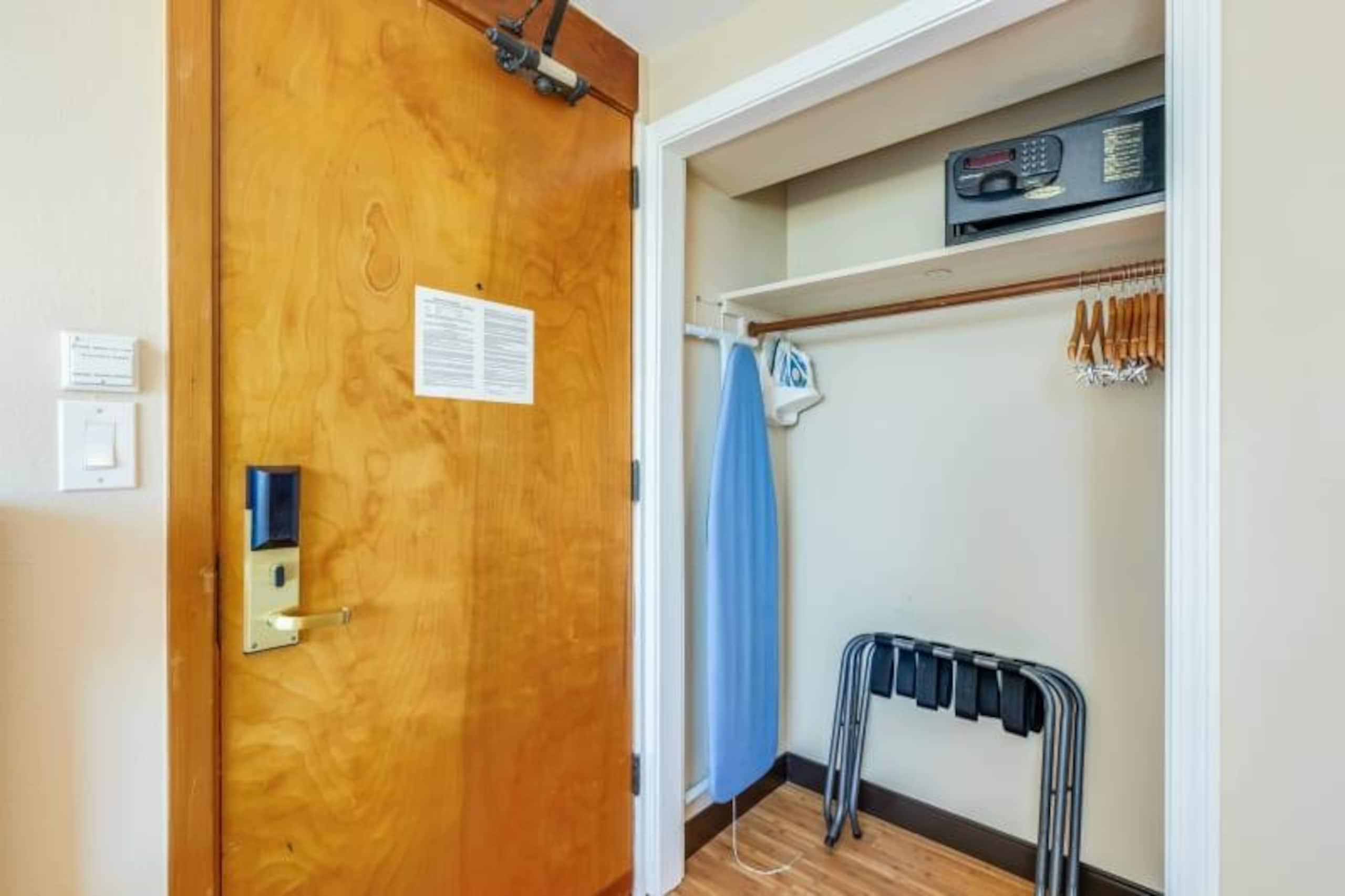 Condo in Honolulu · ★4.58 · Studio · 1 bed · 1 shared bath - Image 10