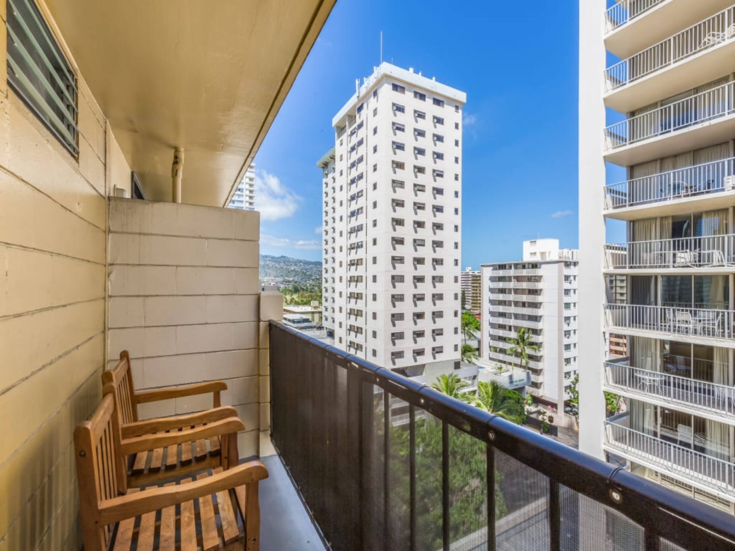 Condo in Honolulu · ★4.58 · Studio · 1 bed · 1 shared bath - Image 34