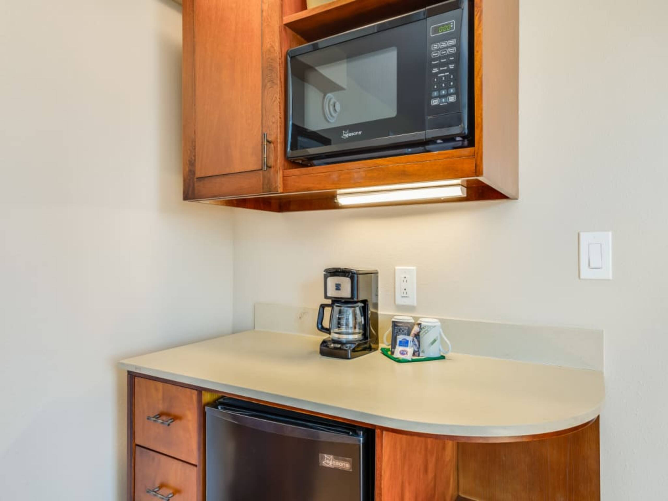 Condo in Honolulu · ★4.58 · Studio · 1 bed · 1 shared bath - Image 29