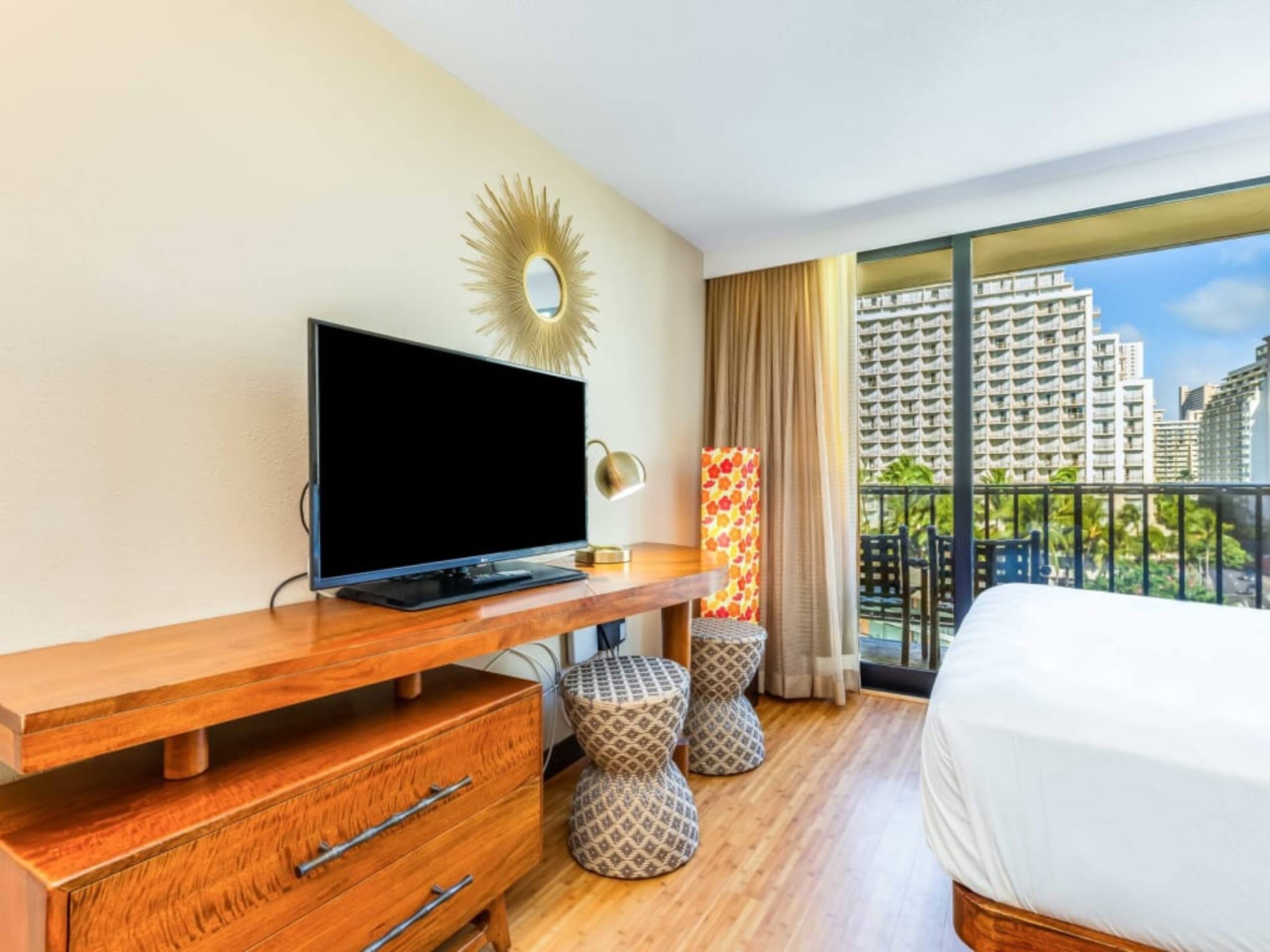 Condo in Honolulu · ★4.0 · Studio · 2 beds · 1 shared bath - Image 24
