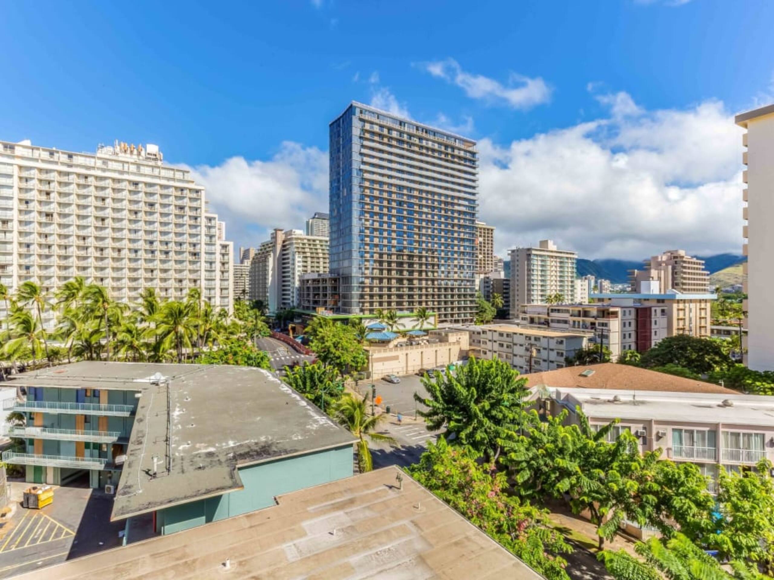 Condo in Honolulu · ★4.0 · Studio · 2 beds · 1 shared bath - Image 31