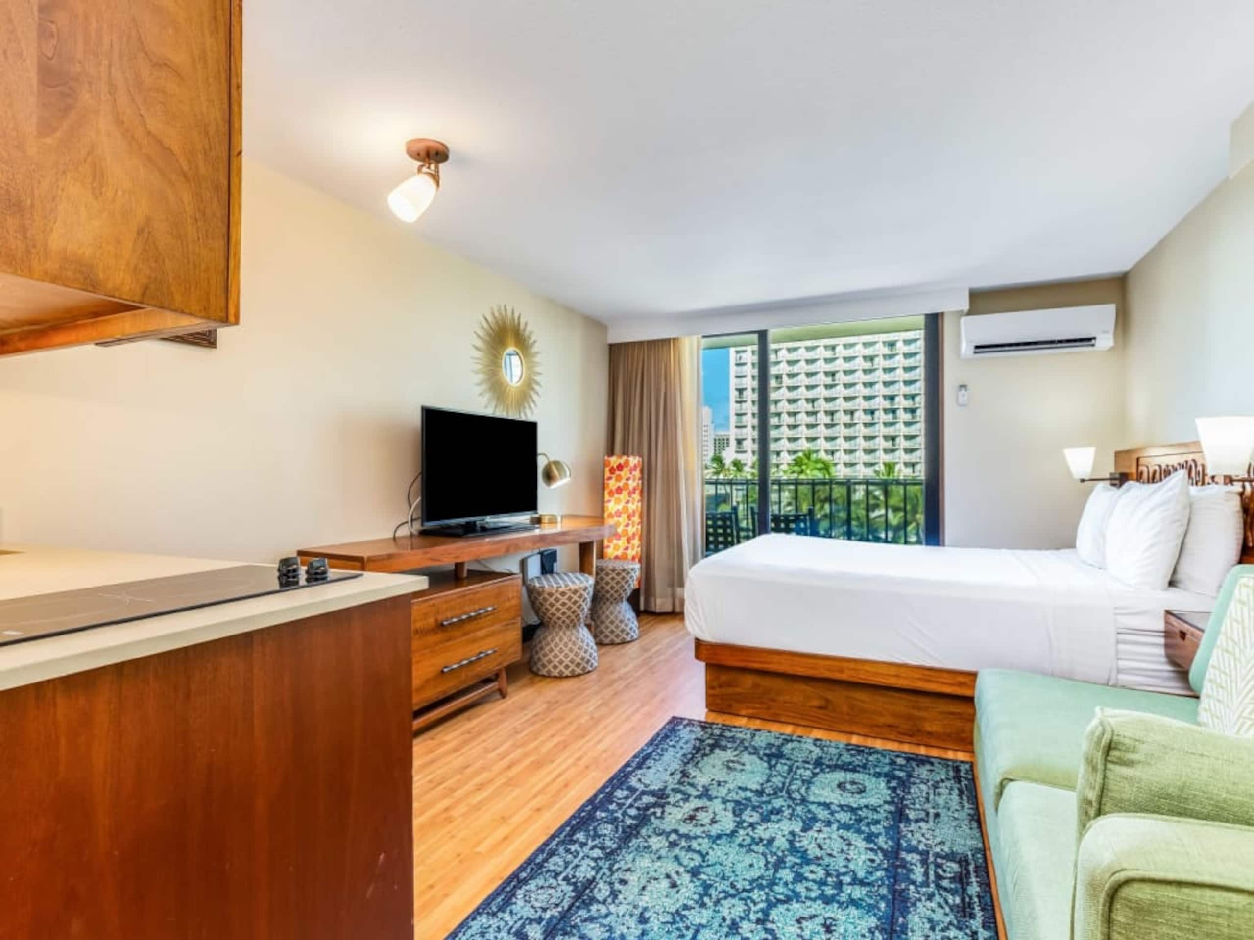 Condo in Honolulu · ★4.0 · Studio · 2 beds · 1 shared bath - Image 18