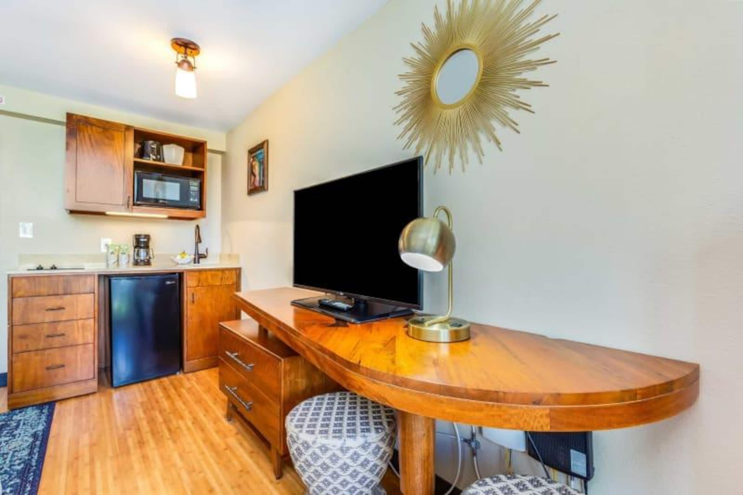 Condo in Honolulu · ★4.0 · Studio · 2 beds · 1 shared bath - Image 9
