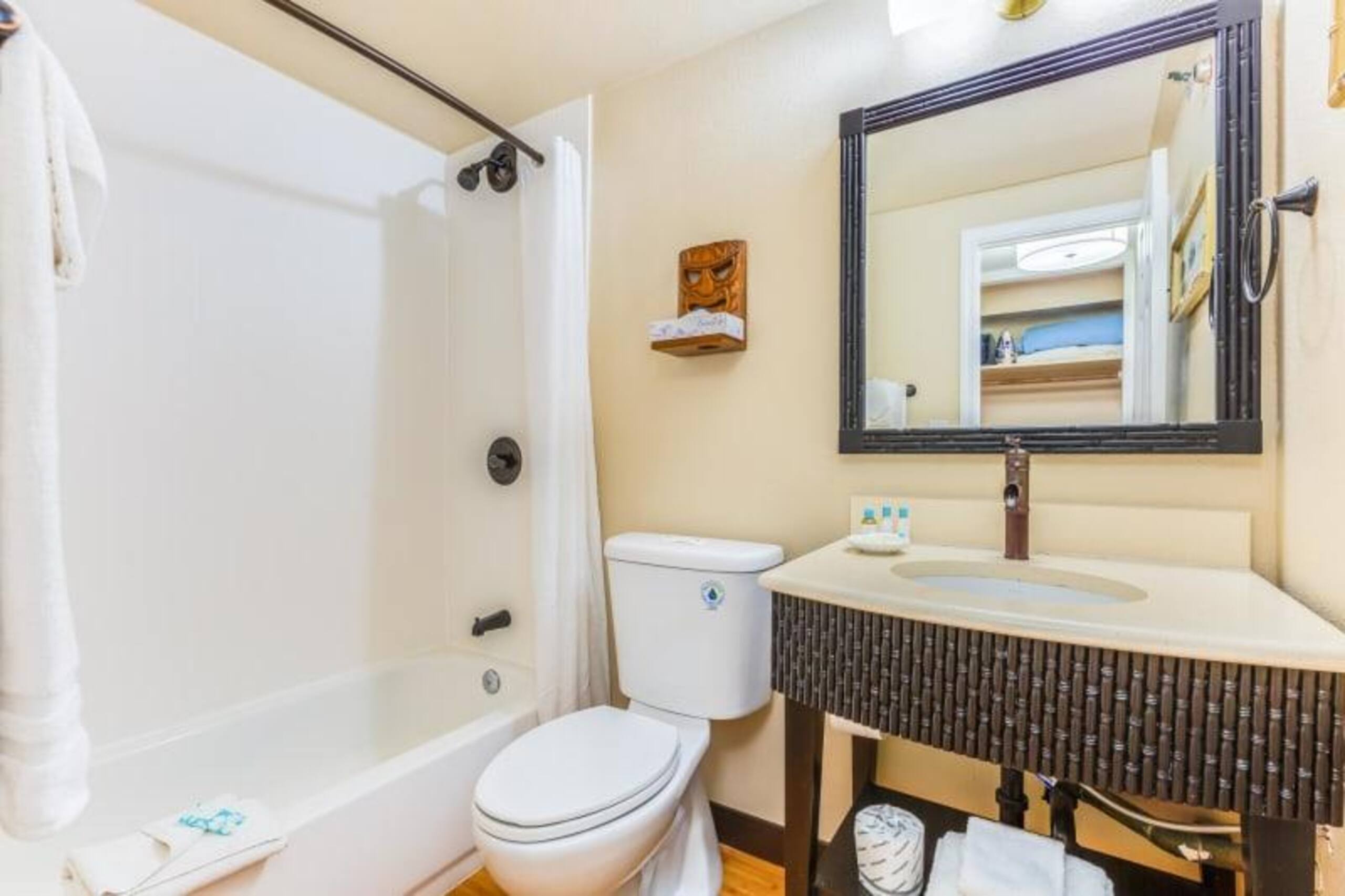 Condo in Honolulu · ★4.0 · Studio · 2 beds · 1 shared bath - Image 11