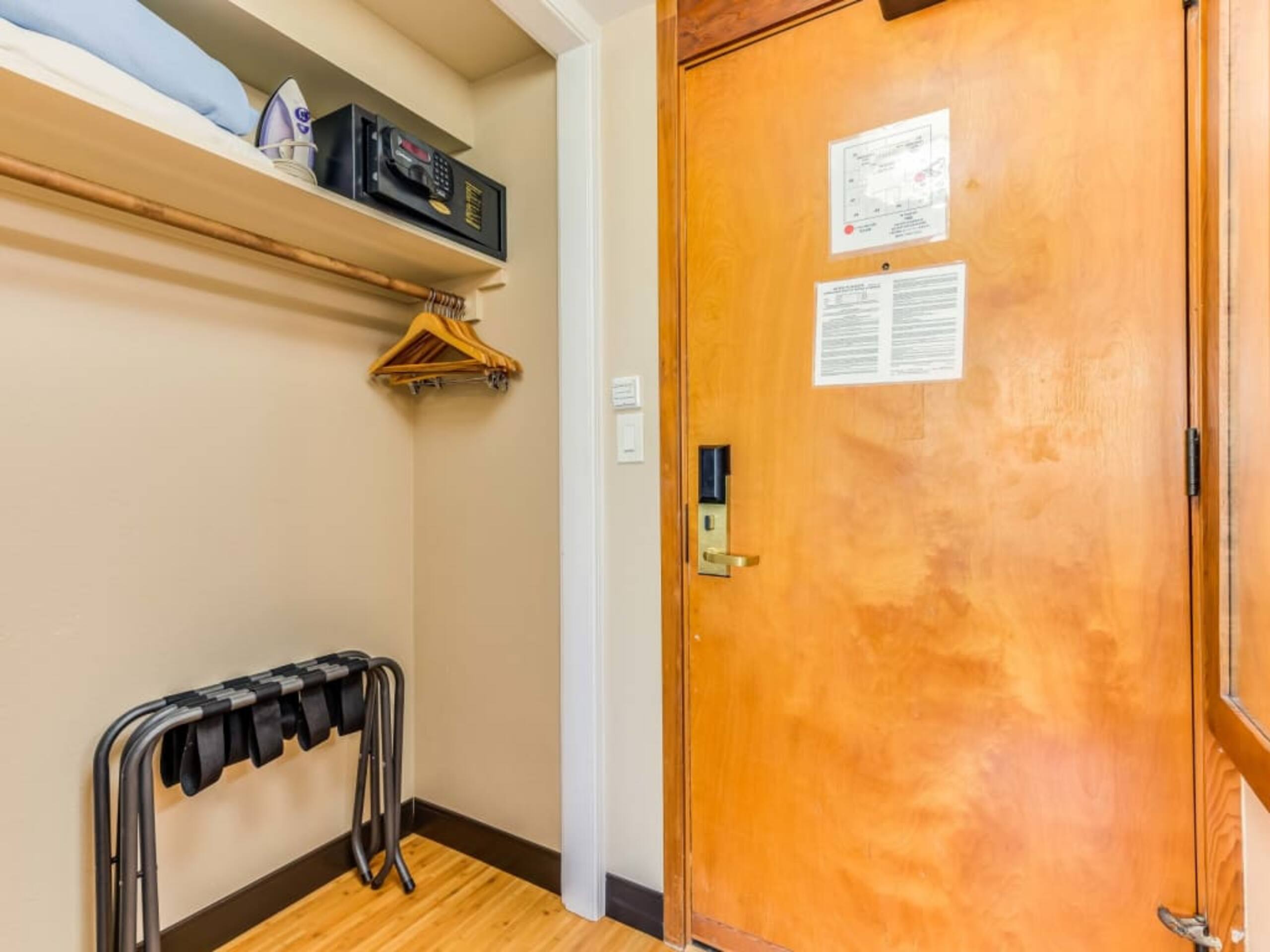 Condo in Honolulu · ★4.0 · Studio · 2 beds · 1 shared bath - Image 30