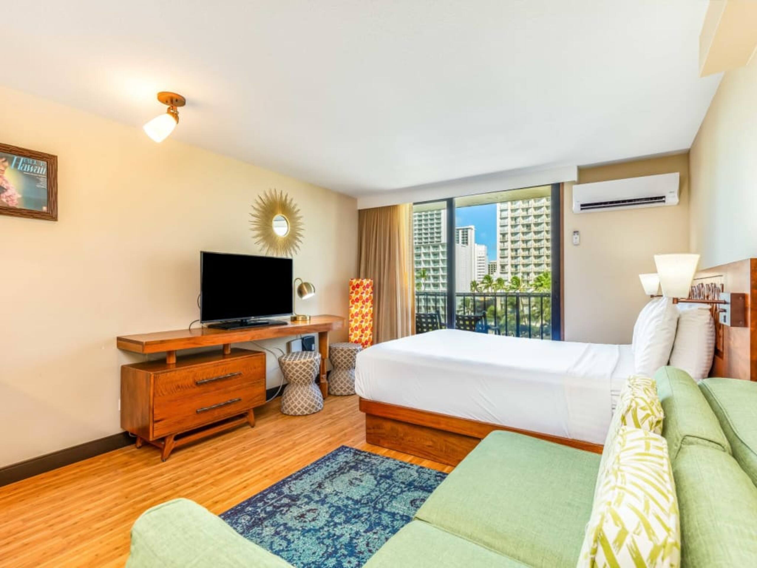 Condo in Honolulu · ★4.0 · Studio · 2 beds · 1 shared bath - Image 21