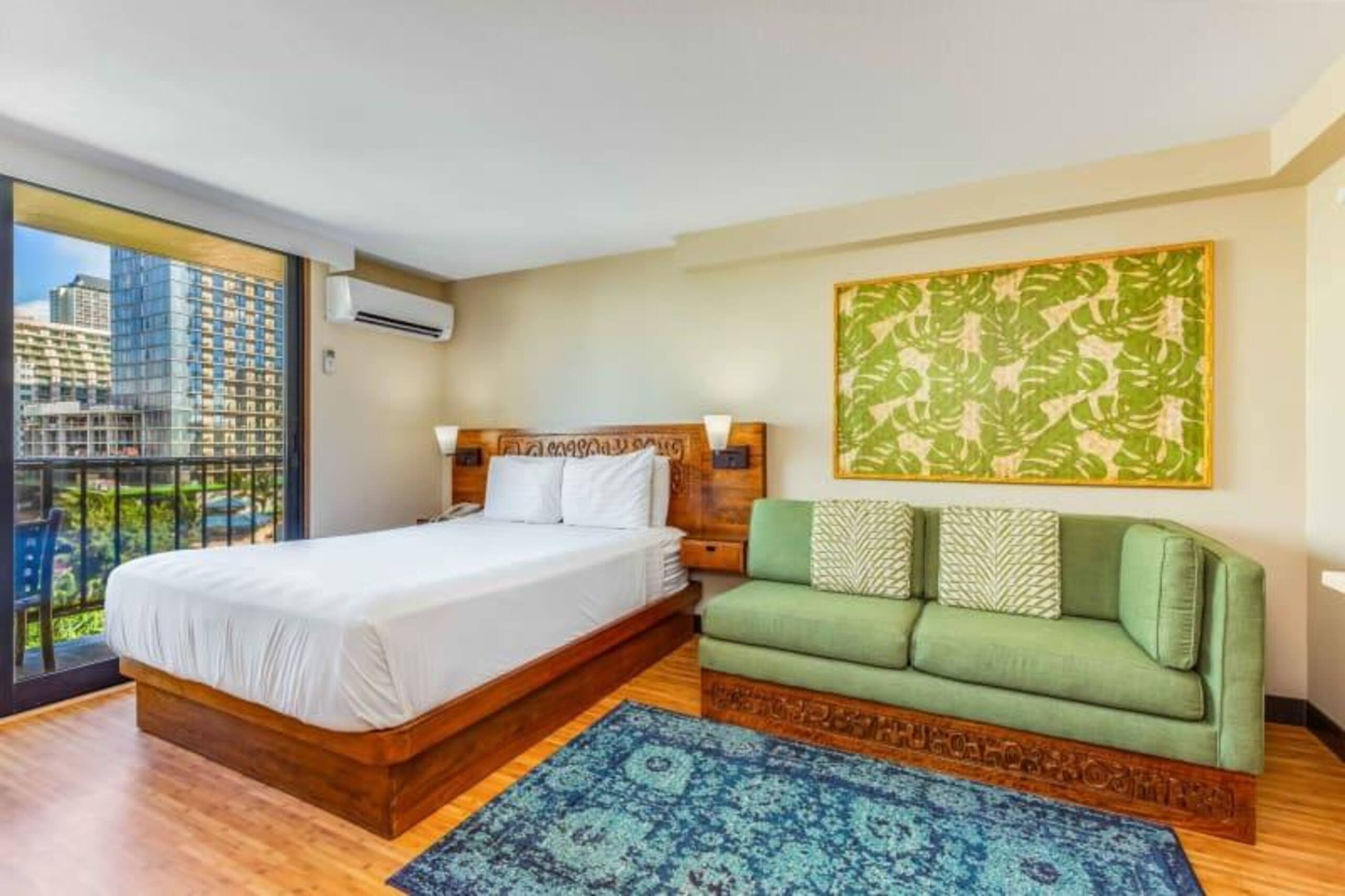 Condo in Honolulu · ★4.0 · Studio · 2 beds · 1 shared bath - Image 5