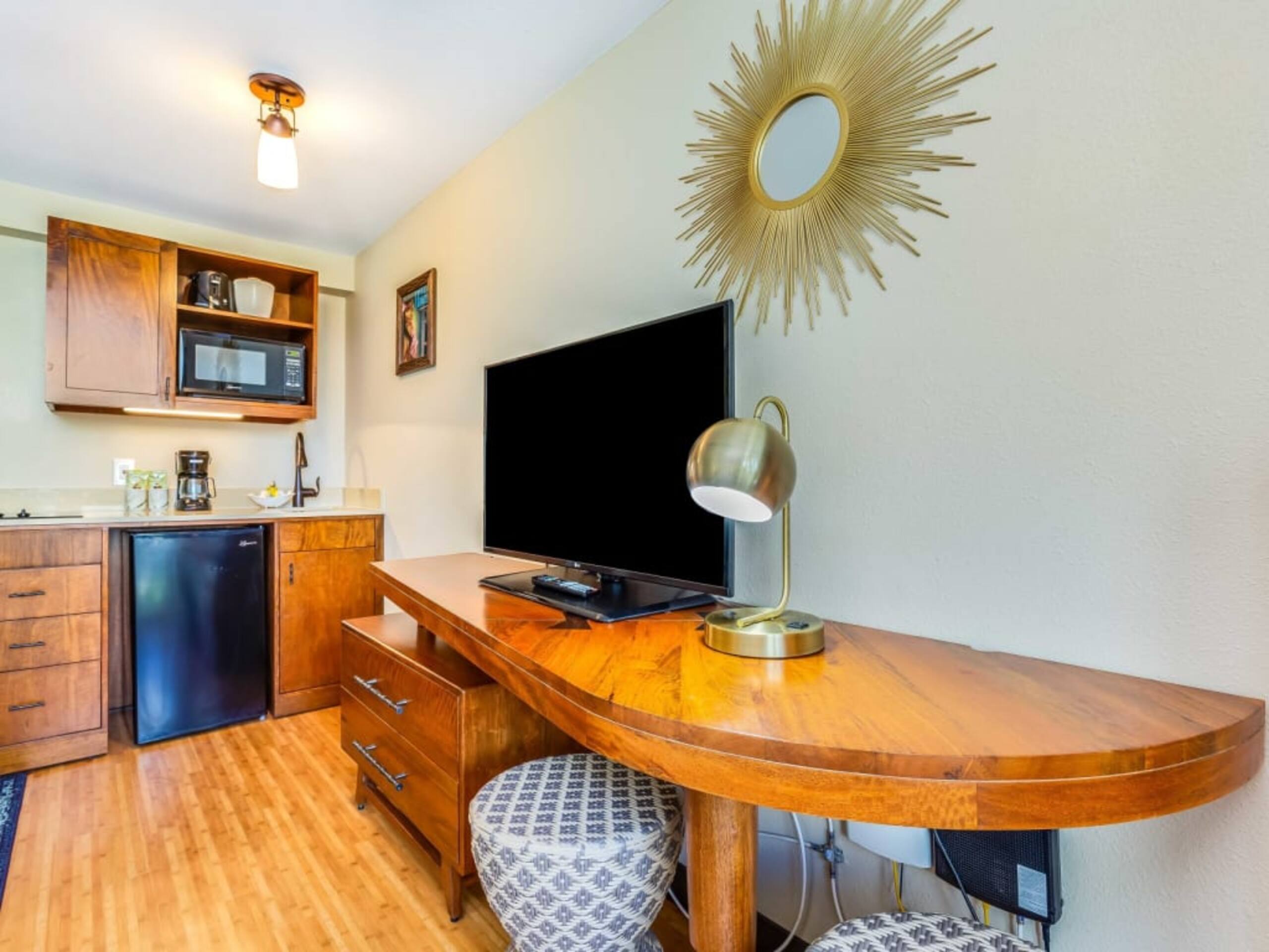 Condo in Honolulu · ★4.0 · Studio · 2 beds · 1 shared bath - Image 26