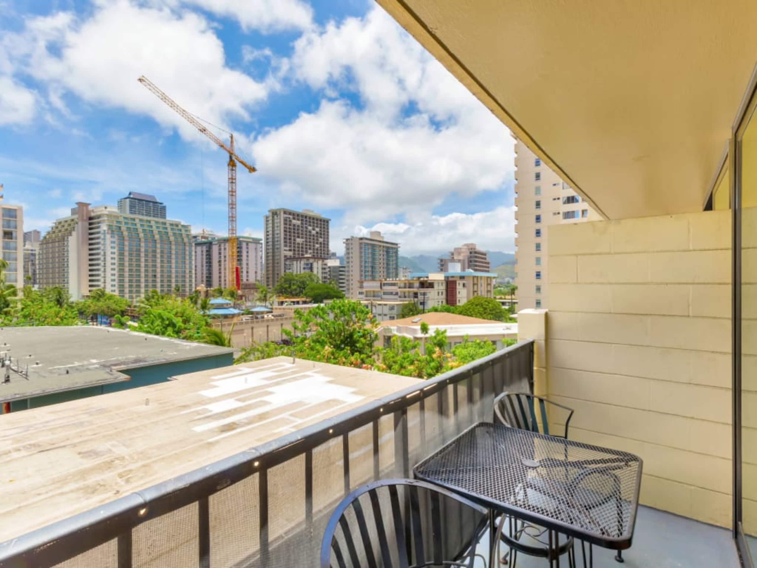 Condo in Honolulu · ★4.21 · Studio · 2 beds · 1 shared bath - Image 23