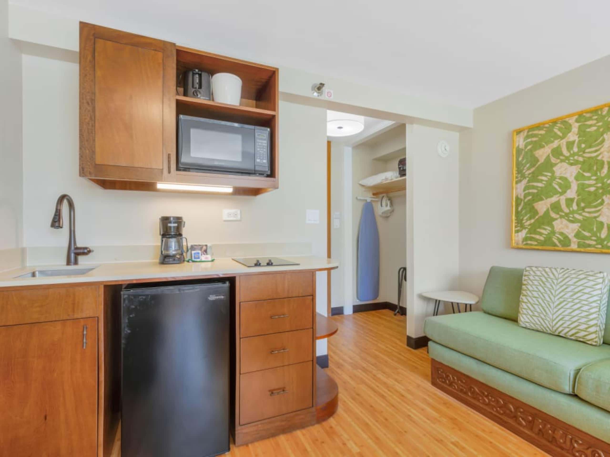 Condo in Honolulu · ★4.21 · Studio · 2 beds · 1 shared bath - Image 27