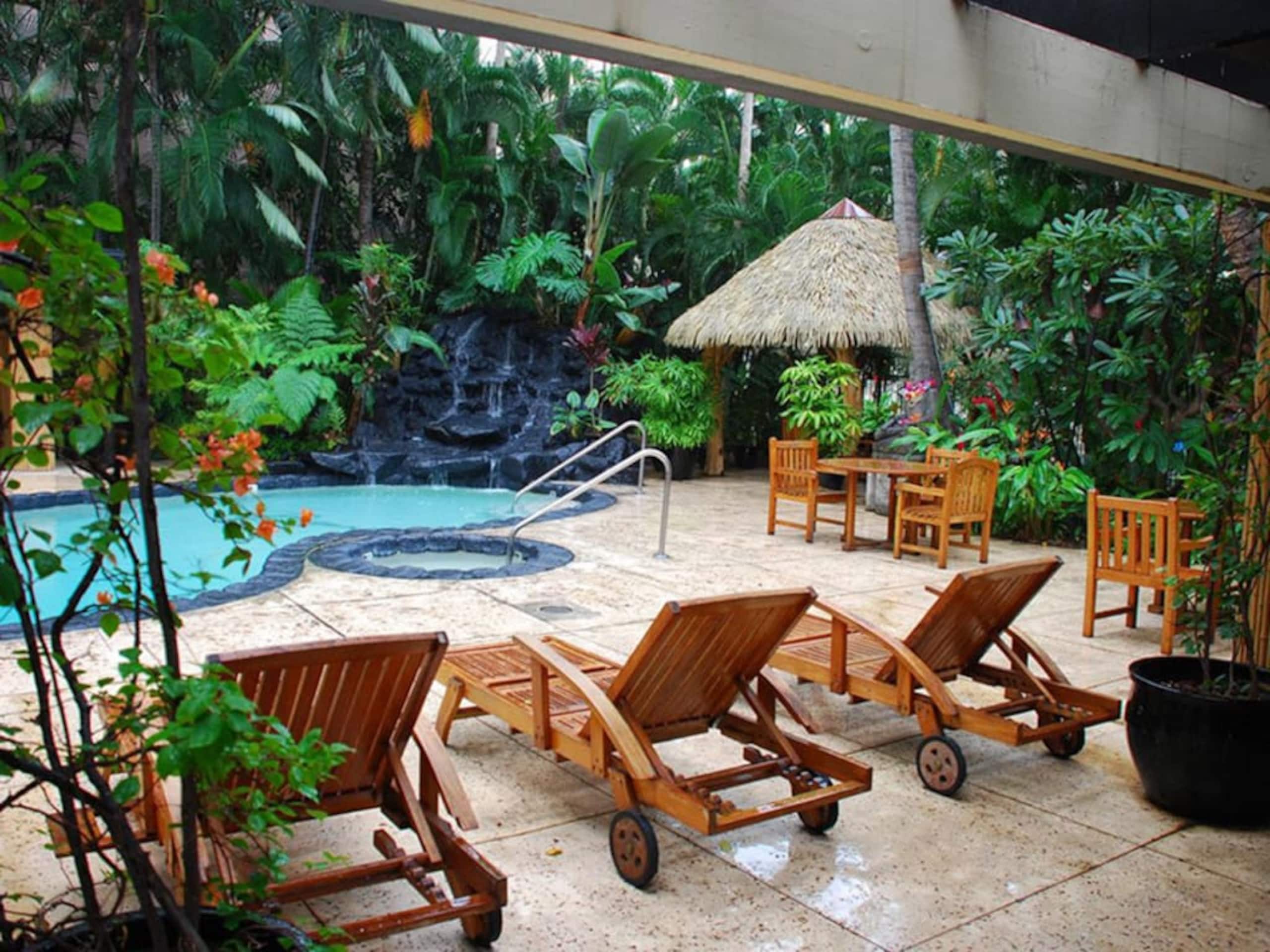 Condo in Honolulu · ★4.21 · Studio · 2 beds · 1 shared bath - Image 33
