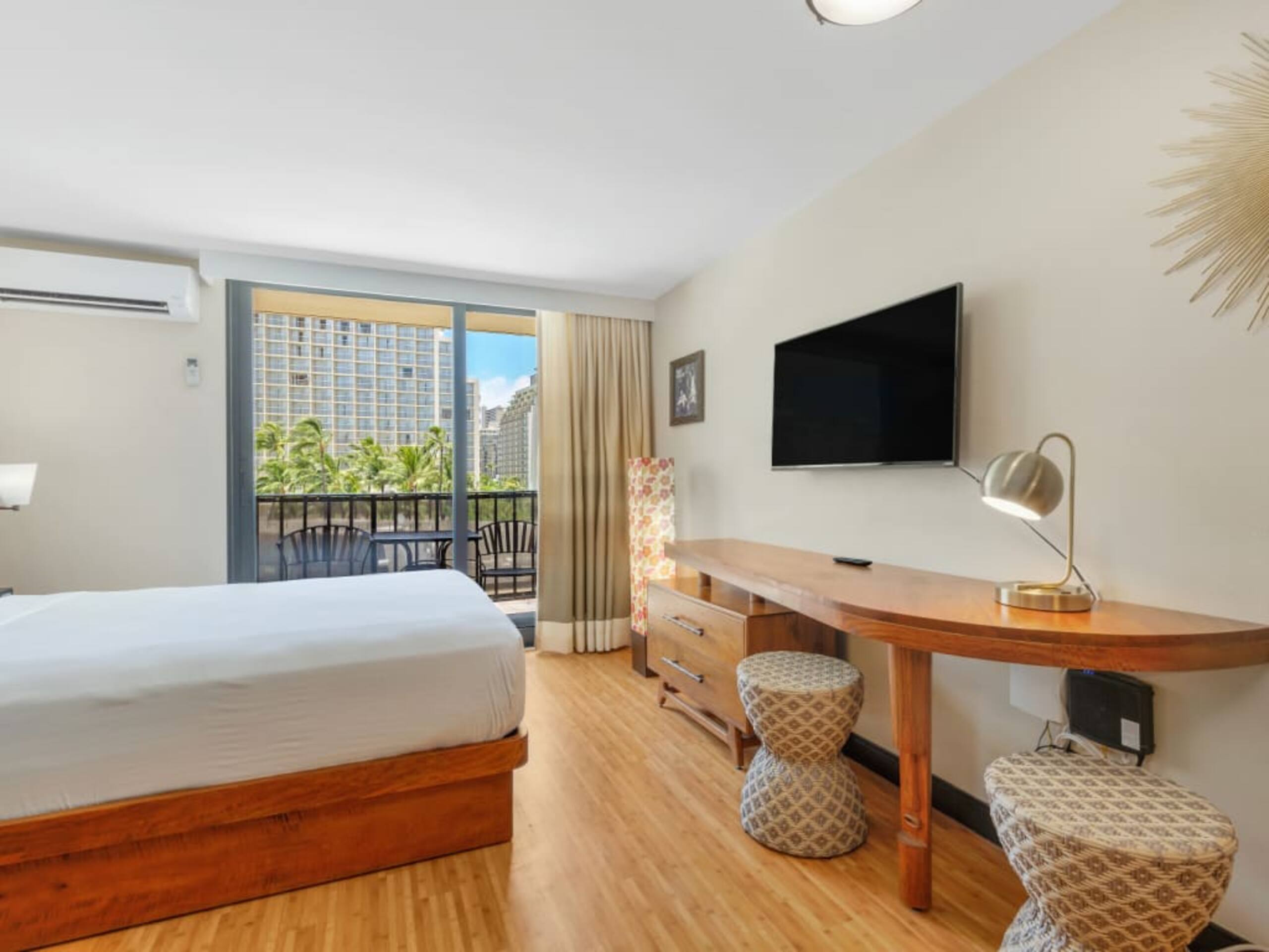 Condo in Honolulu · ★4.21 · Studio · 2 beds · 1 shared bath - Image 20