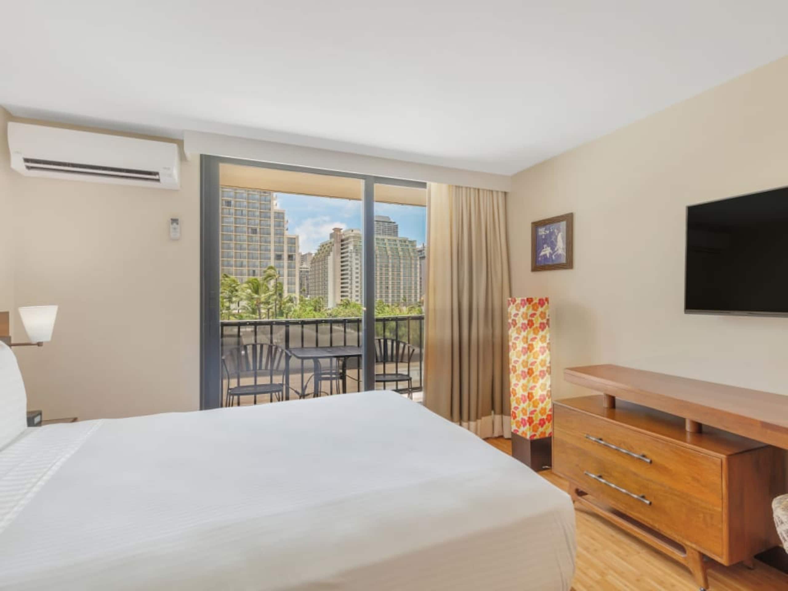 Condo in Honolulu · ★4.21 · Studio · 2 beds · 1 shared bath - Image 21
