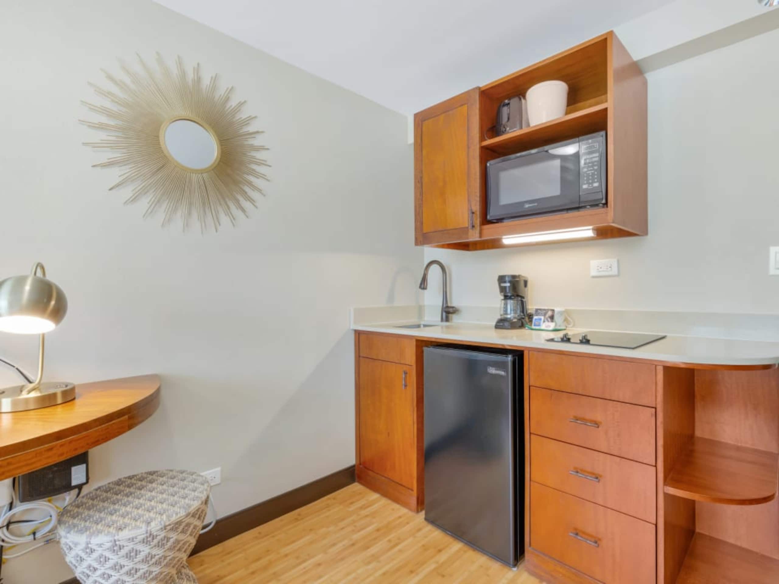 Condo in Honolulu · ★4.21 · Studio · 2 beds · 1 shared bath - Image 26