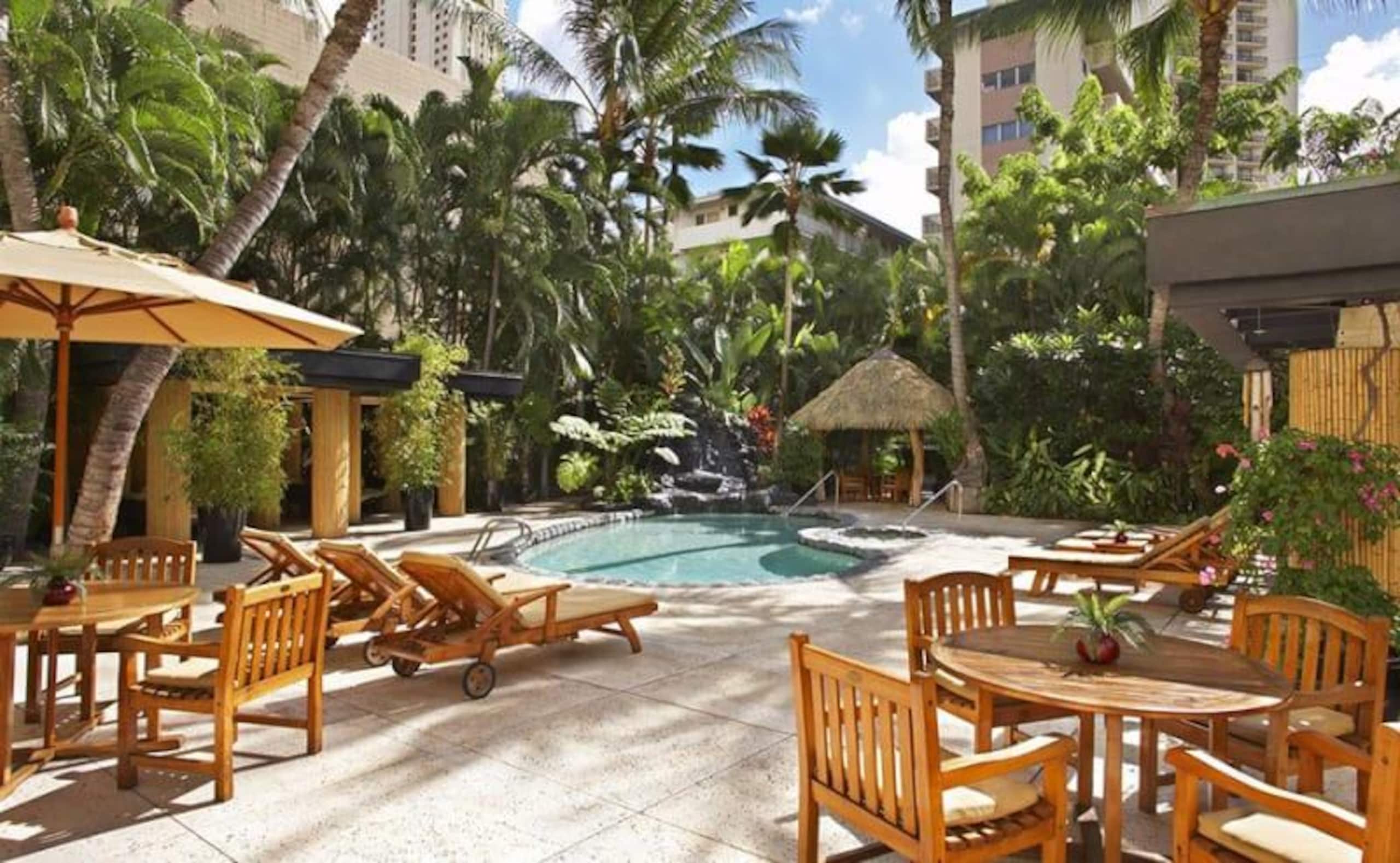 Condo in Honolulu · ★4.21 · Studio · 2 beds · 1 shared bath - Image 18