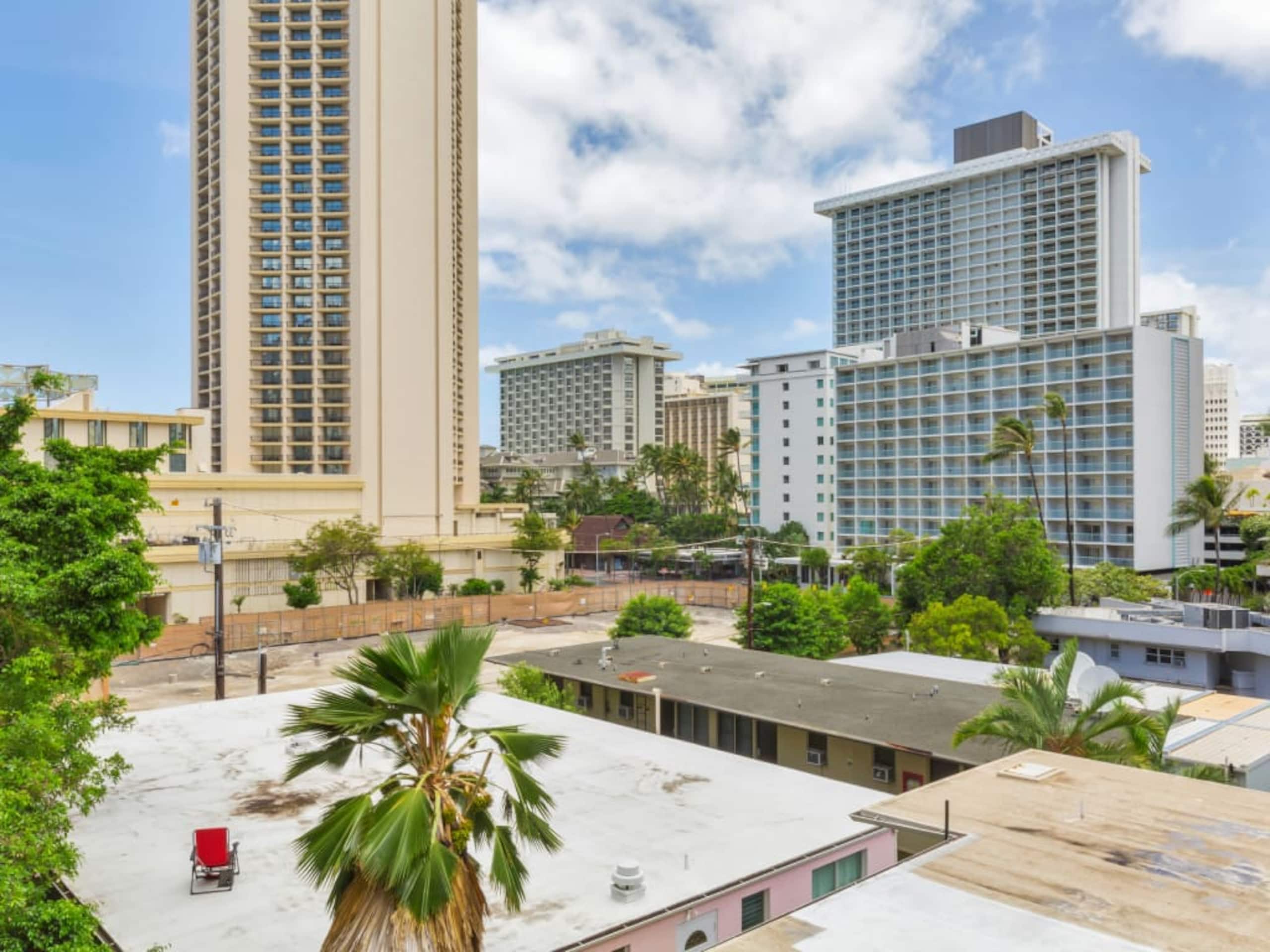 Condo in Honolulu · ★4.21 · Studio · 2 beds · 1 shared bath - Image 29