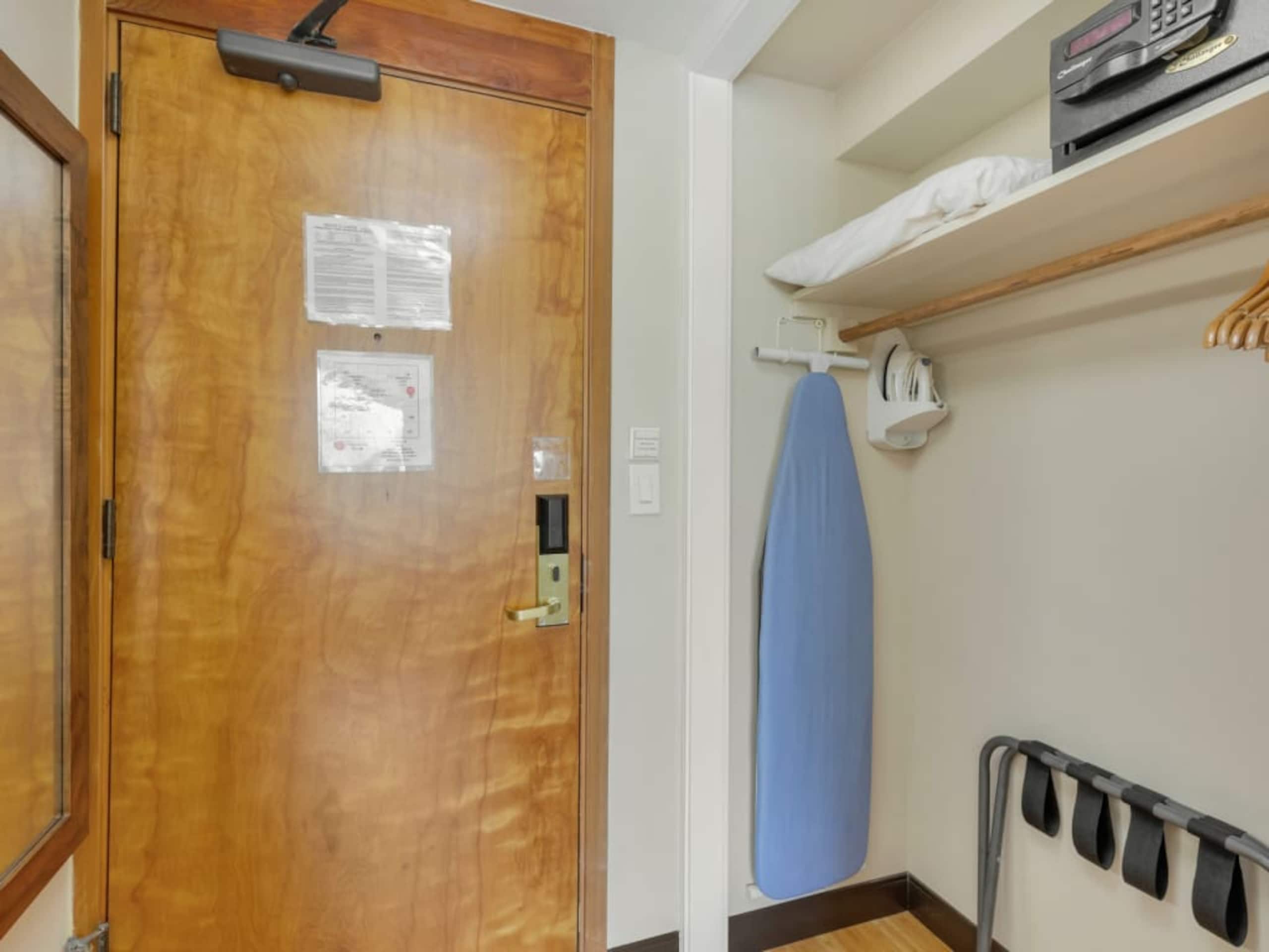 Condo in Honolulu · ★4.21 · Studio · 2 beds · 1 shared bath - Image 28
