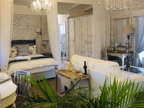 Rose & Ivy, Lavender Cottage