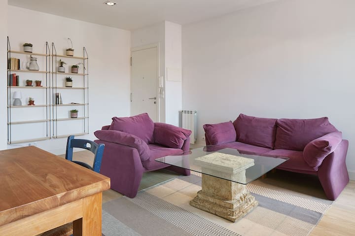 Earra – Elizalde, center and only 1 minute to the