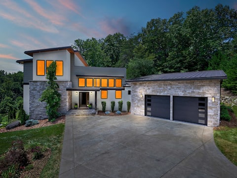 Luxe 5BR w/ Home Theater | Pool Table | Firepit