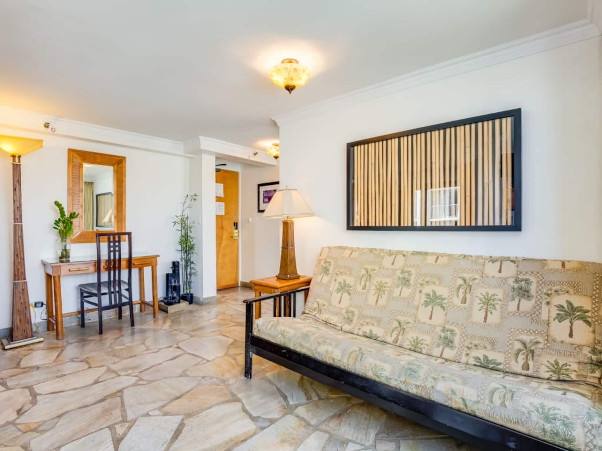 Condo in Honolulu · ★4.33 · 1 bedroom · 2 beds · 1 private bath - Image 5