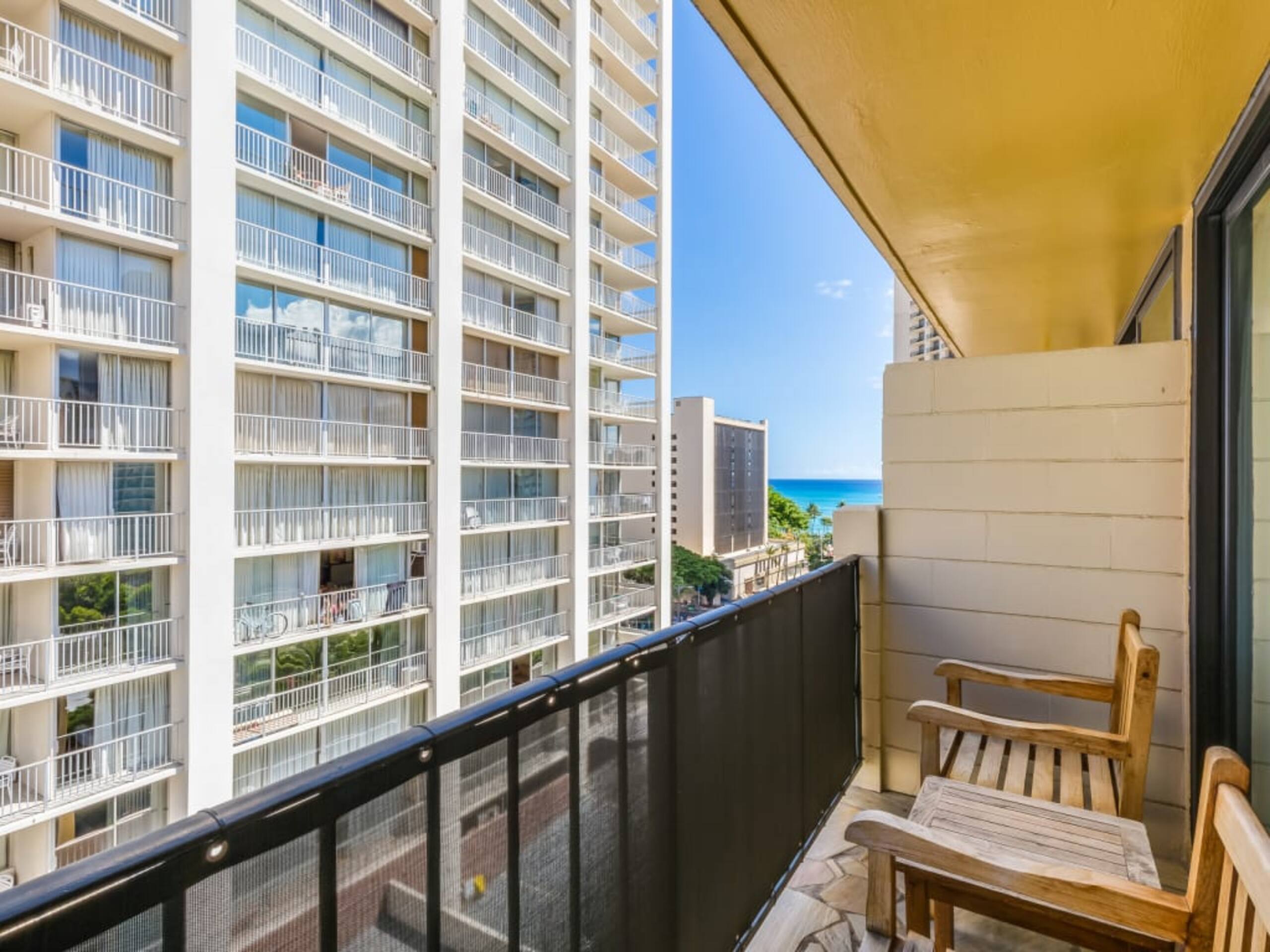 Condo in Honolulu · ★4.33 · 1 bedroom · 2 beds · 1 private bath - Image 1