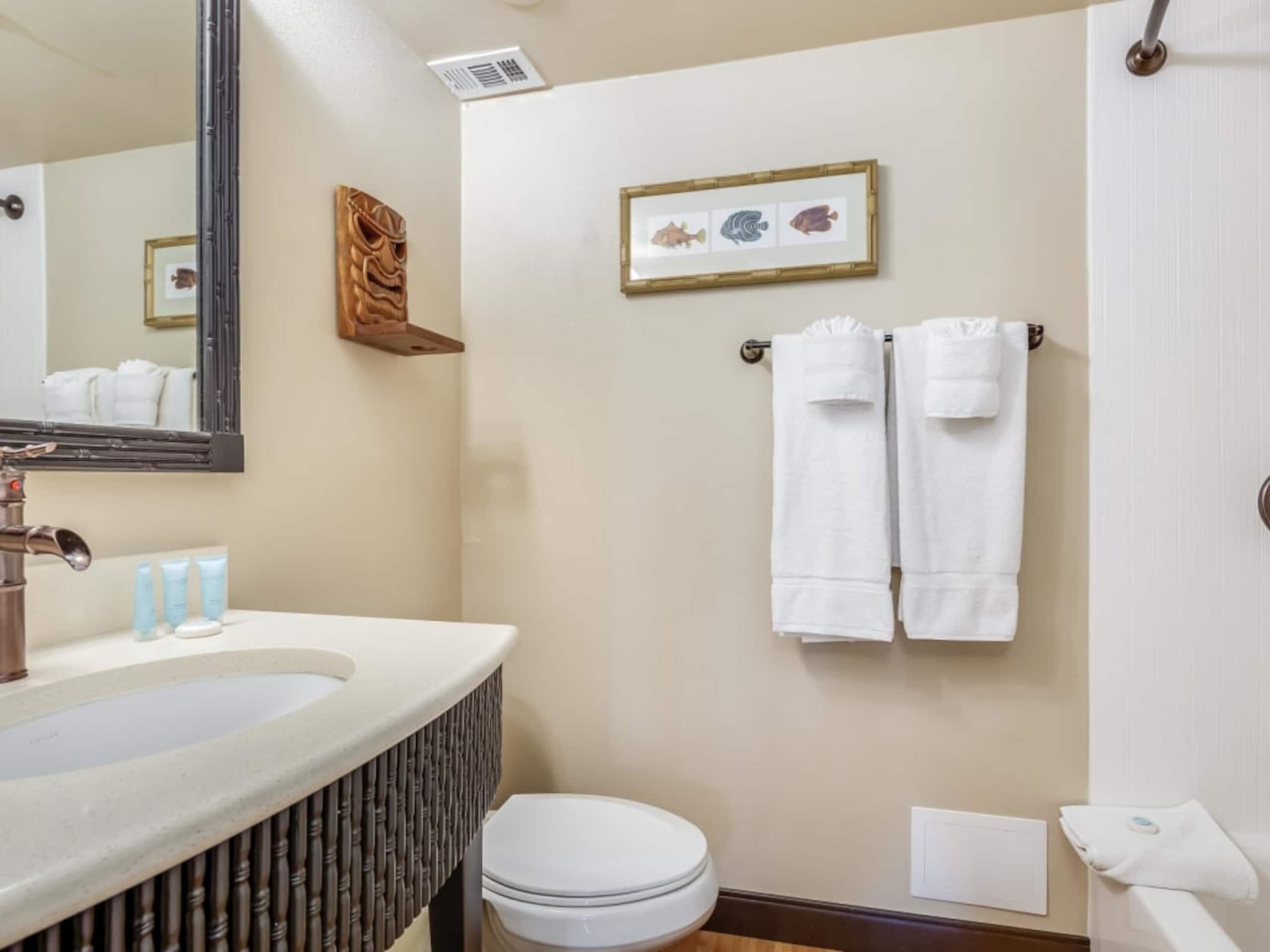 Condo in Honolulu · ★4.32 · Studio · 2 beds · 1 private bath - Image 30