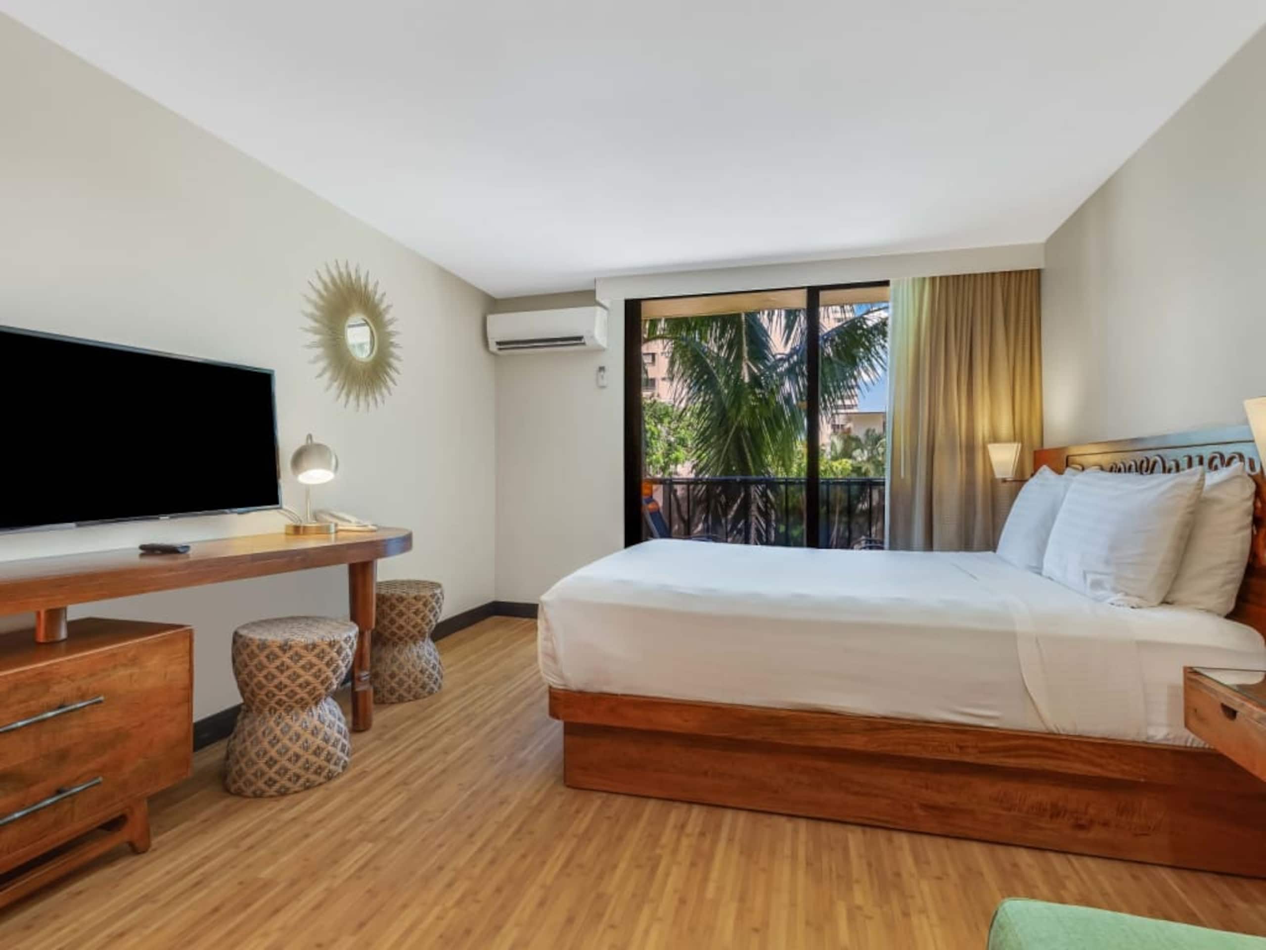 Condo in Honolulu · ★4.32 · Studio · 2 beds · 1 private bath - Image 24