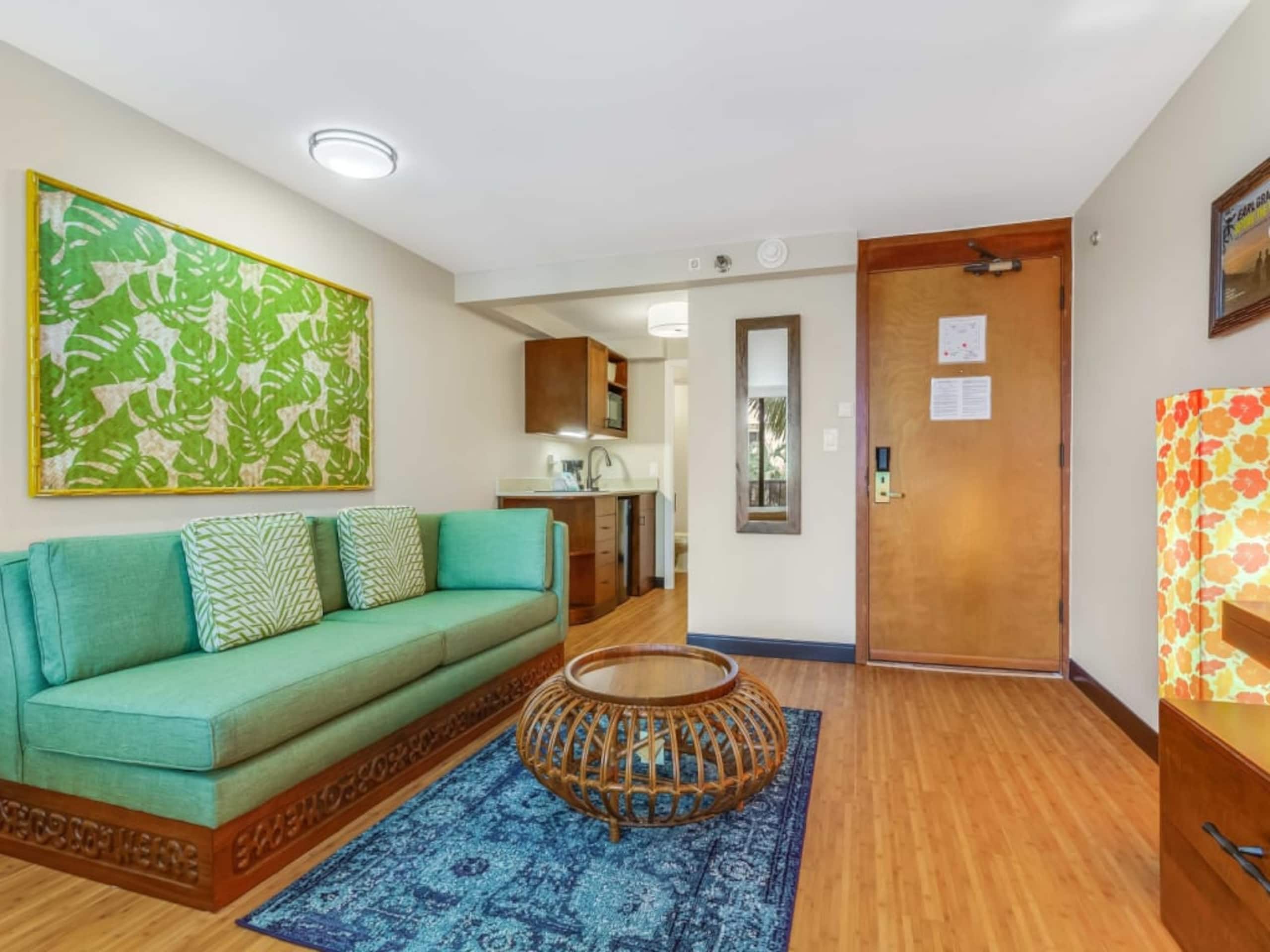 Condo in Honolulu · ★4.32 · Studio · 2 beds · 1 private bath - Image 27