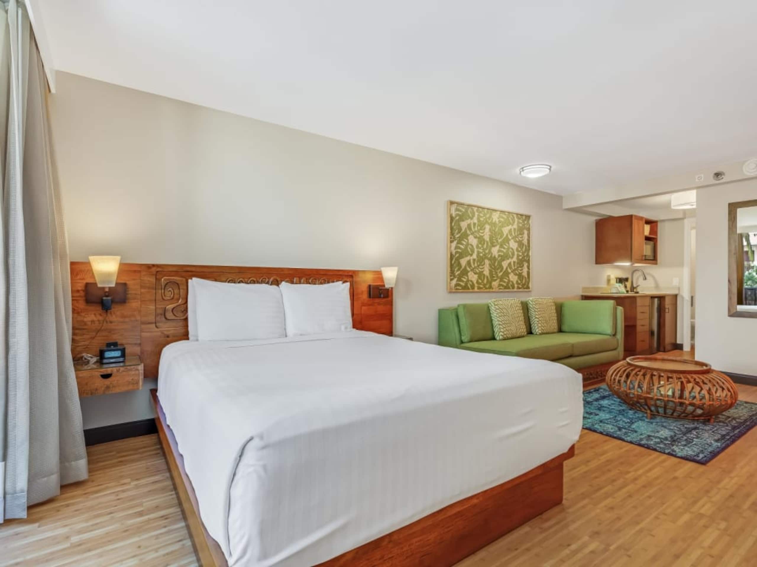 Condo in Honolulu · ★4.32 · Studio · 2 beds · 1 private bath - Image 26