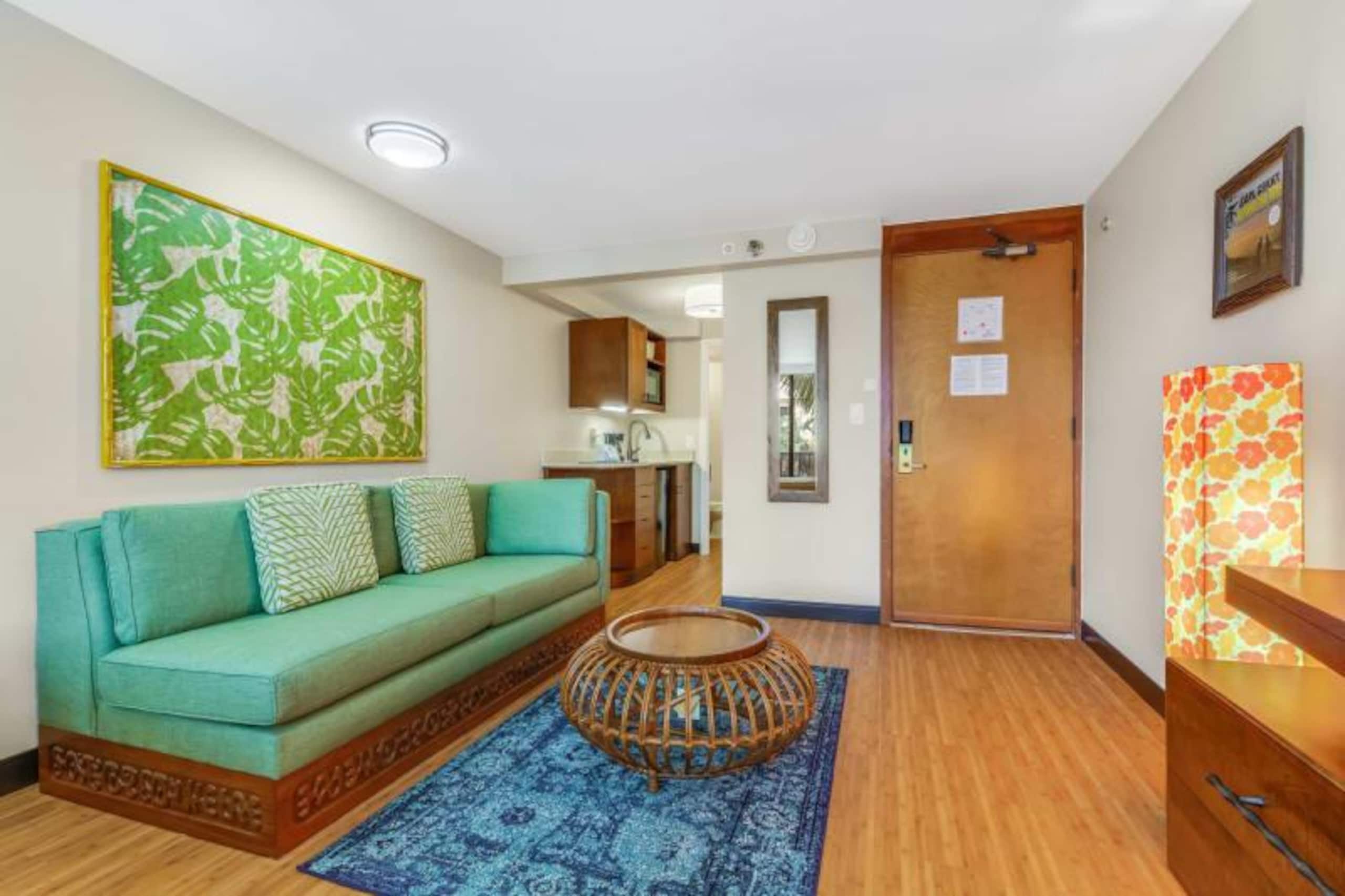 Condo in Honolulu · ★4.32 · Studio · 2 beds · 1 private bath - Image 10