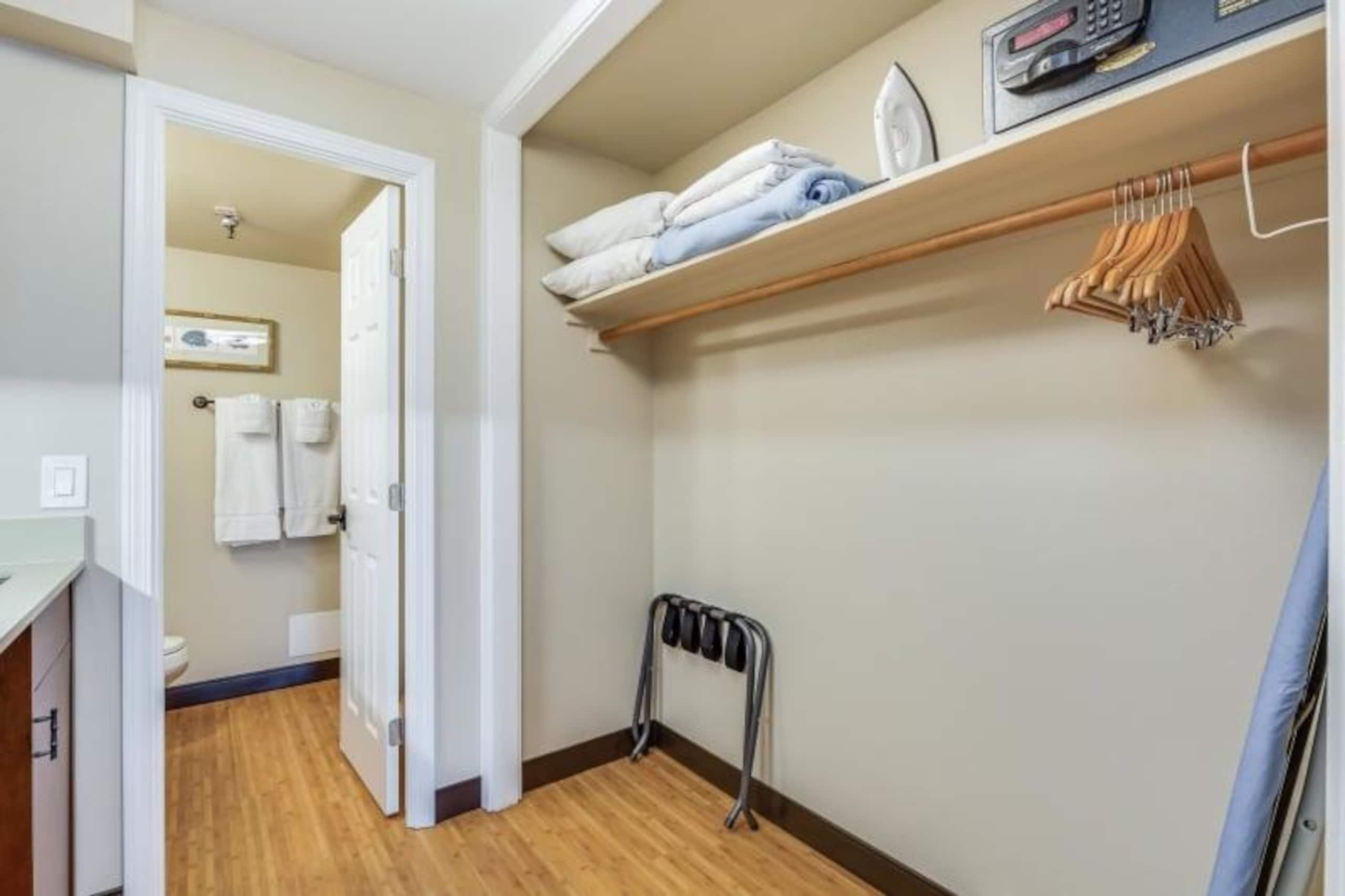 Condo in Honolulu · ★4.32 · Studio · 2 beds · 1 private bath - Image 13