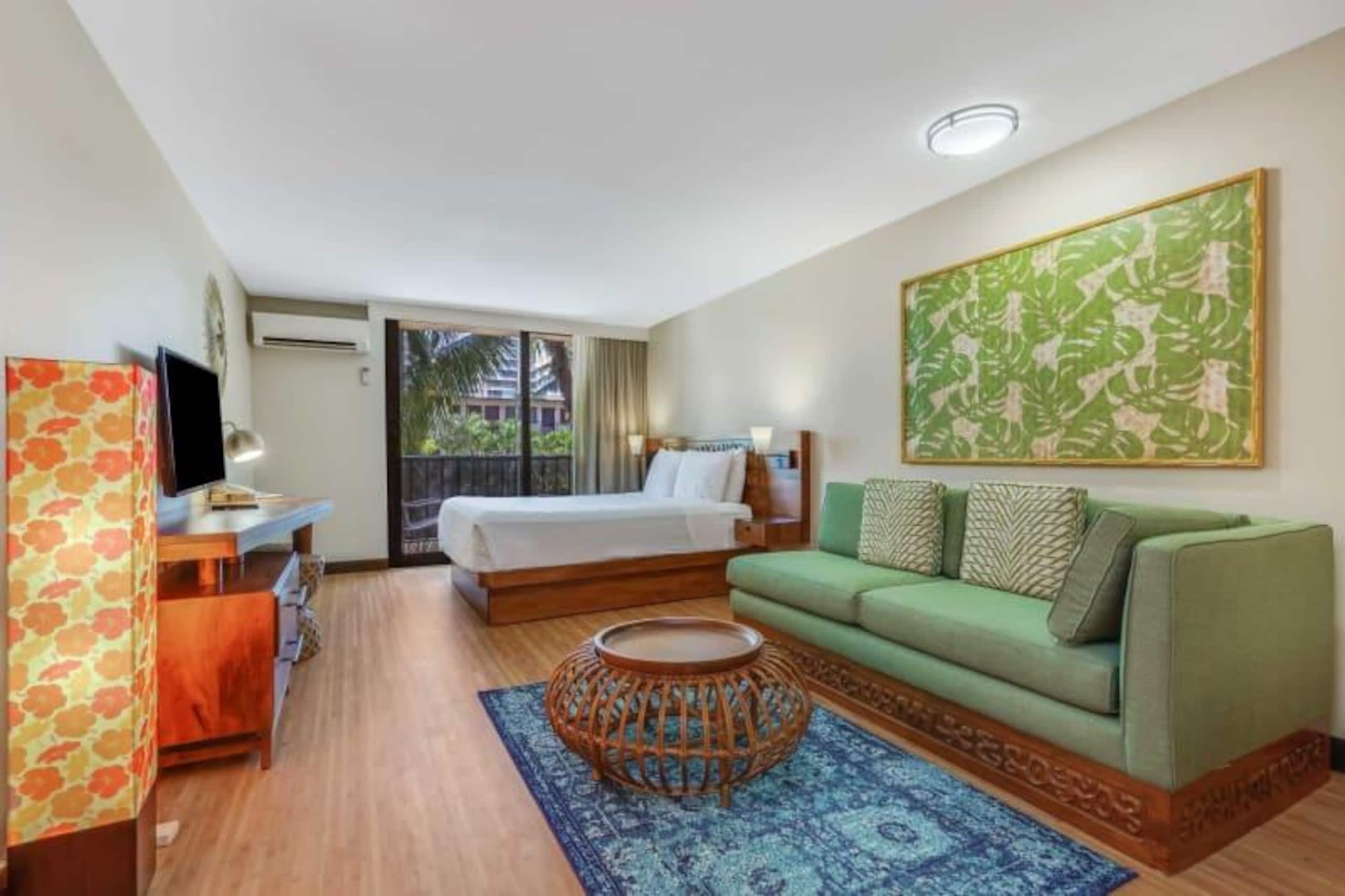 Condo in Honolulu · ★4.32 · Studio · 2 beds · 1 private bath - Image 8