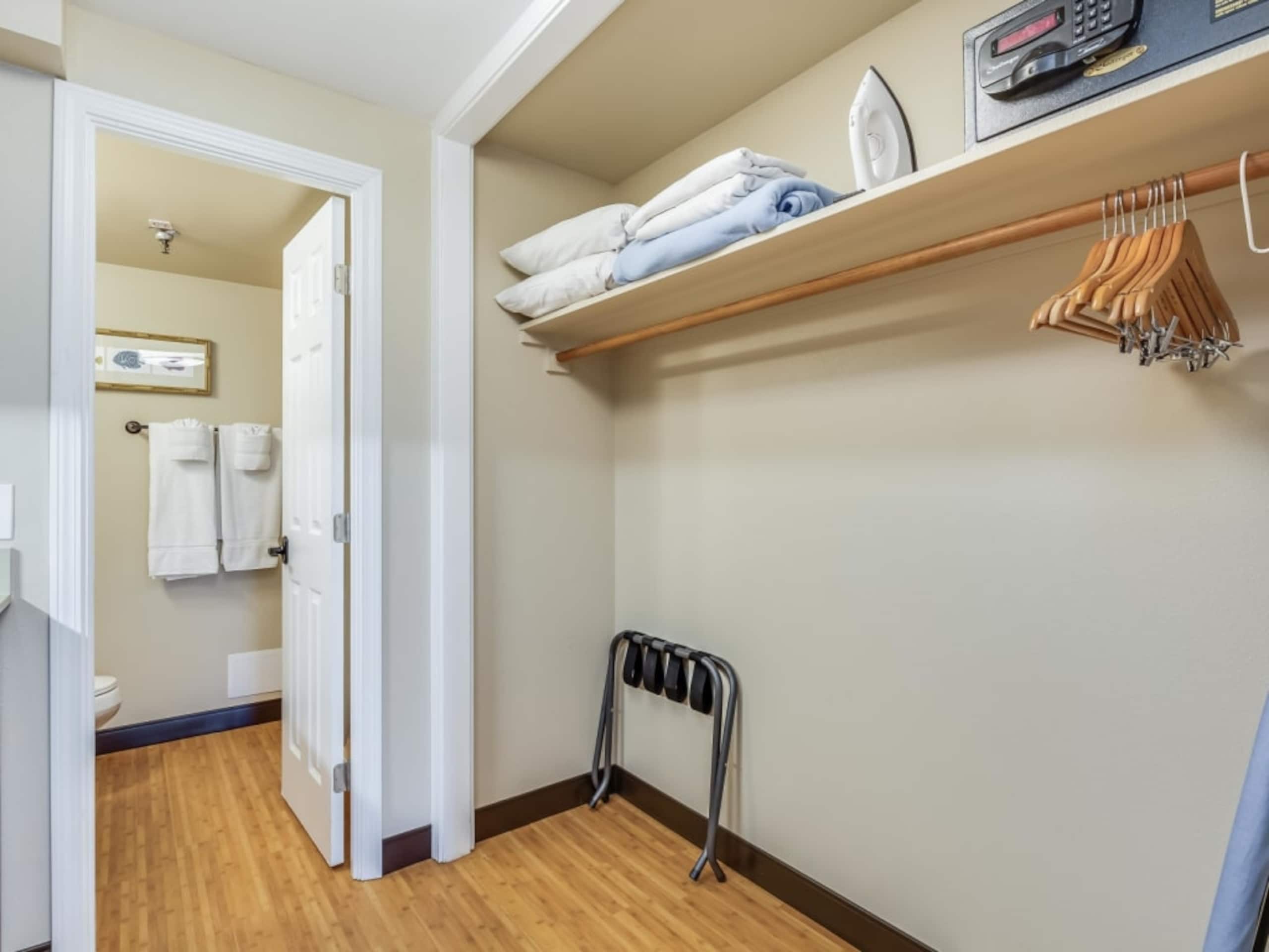 Condo in Honolulu · ★4.32 · Studio · 2 beds · 1 private bath - Image 29